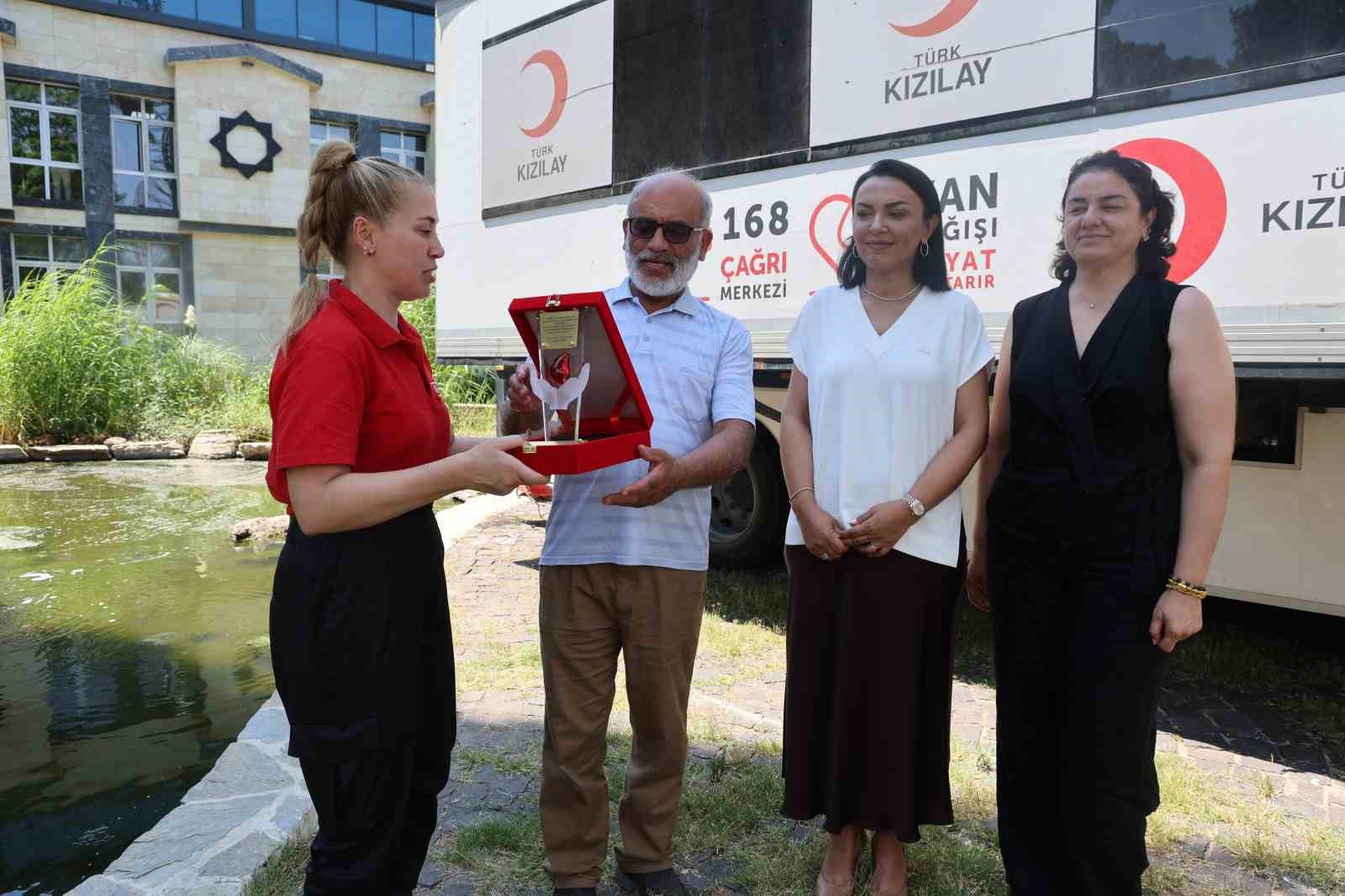 Kan Bağışında 50. Kez Dereceye Ulaşan İmam, Herkesi Davet Ediyor!