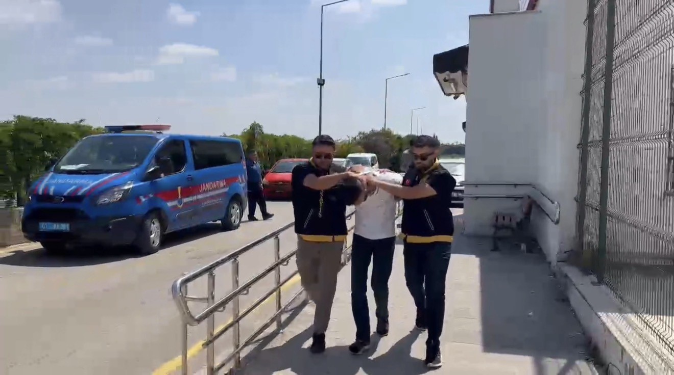 Kadın Kılığına Giren Saldırgan Adana'da Yakalandı
