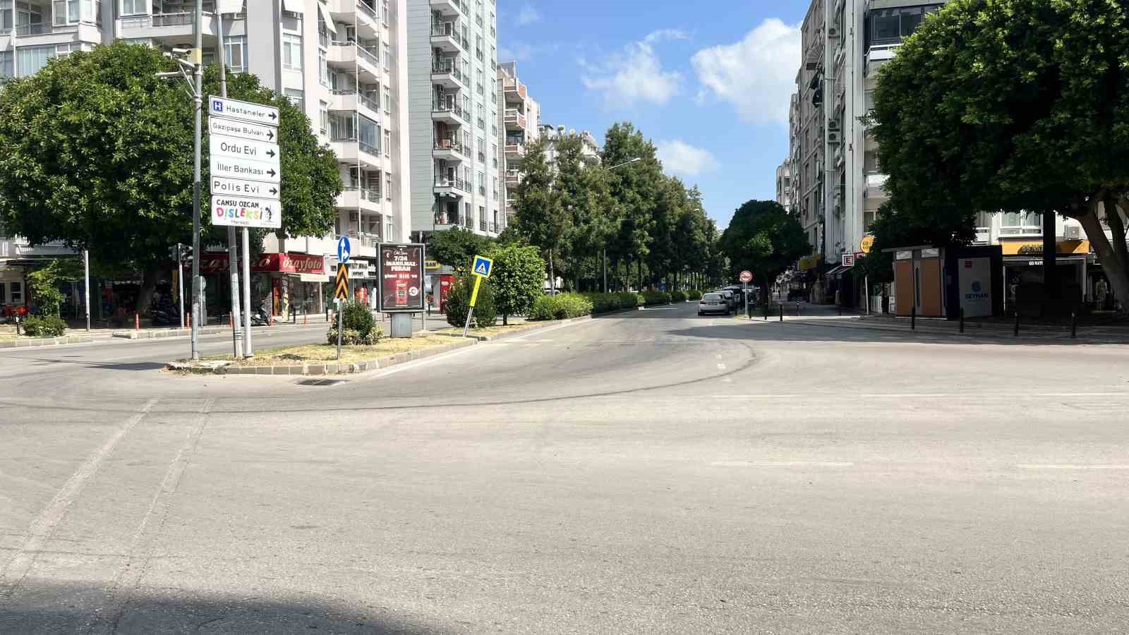 Adana'nın Caddeleri Sıcaktan Boş Kaldı