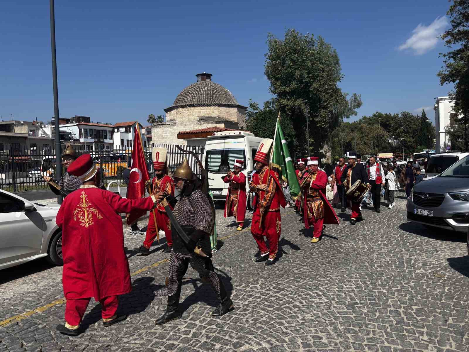 Adana'da Sünnet Çocukları Mehteranla Tarihi Sokaklarda Yürüdü