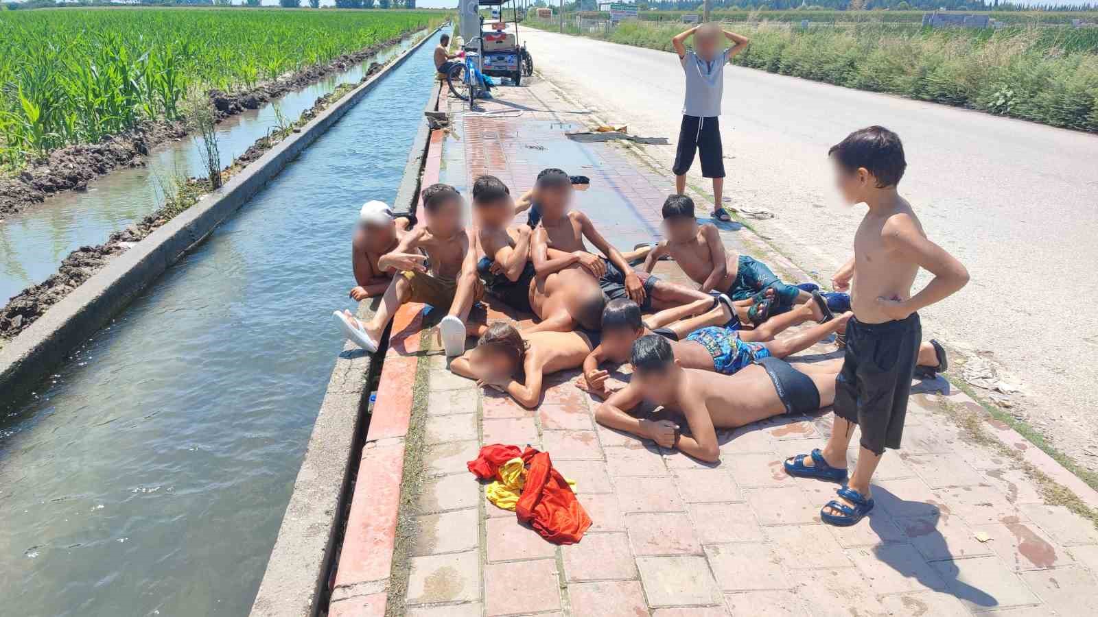 Adana’nın Çocukları Sıcaklardan Kaçış Yolu: Sulama Kanalı