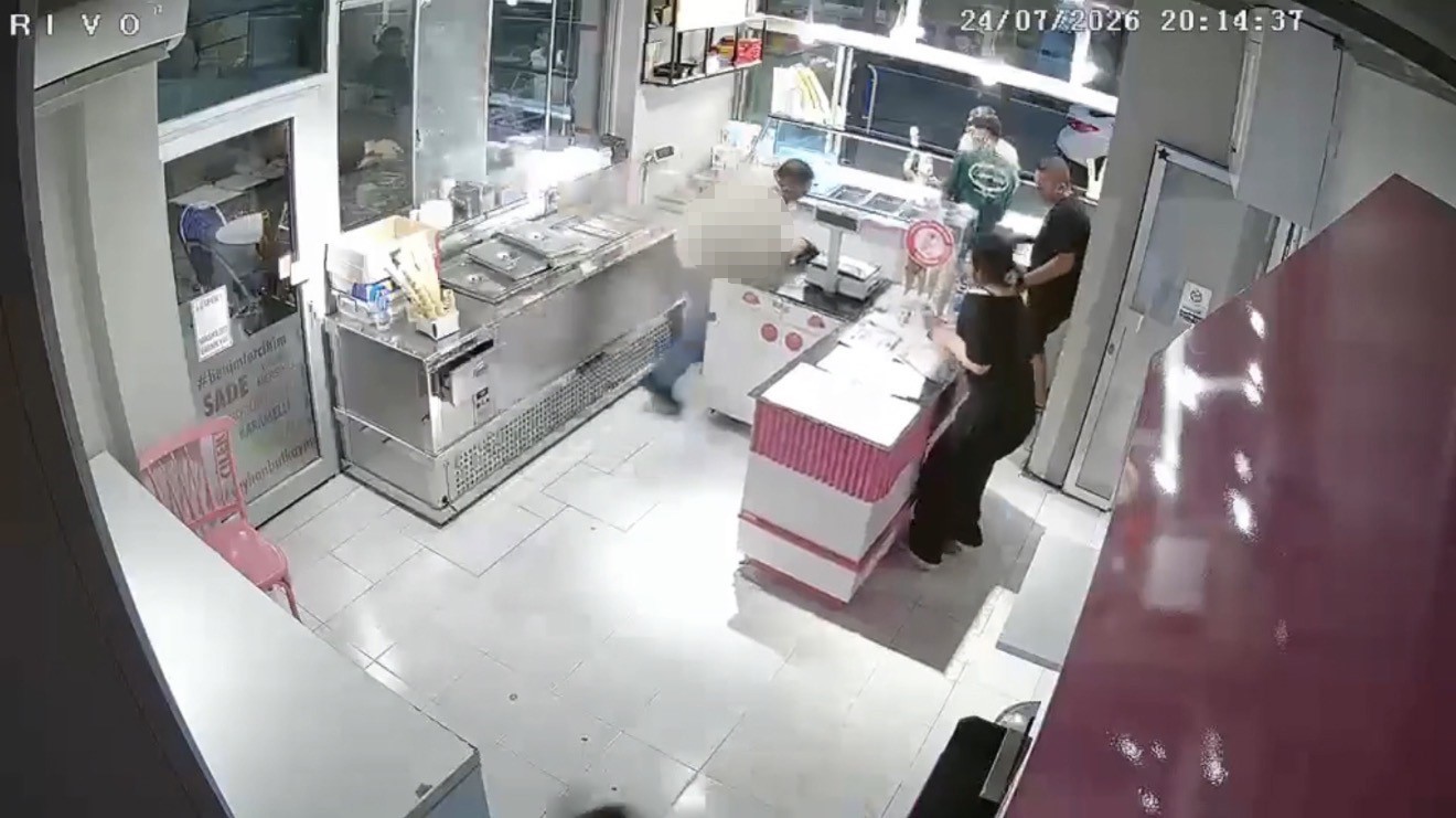 Dondurmacıya Gelen Saldırganın Kan Donduran Eylemi Kamerada