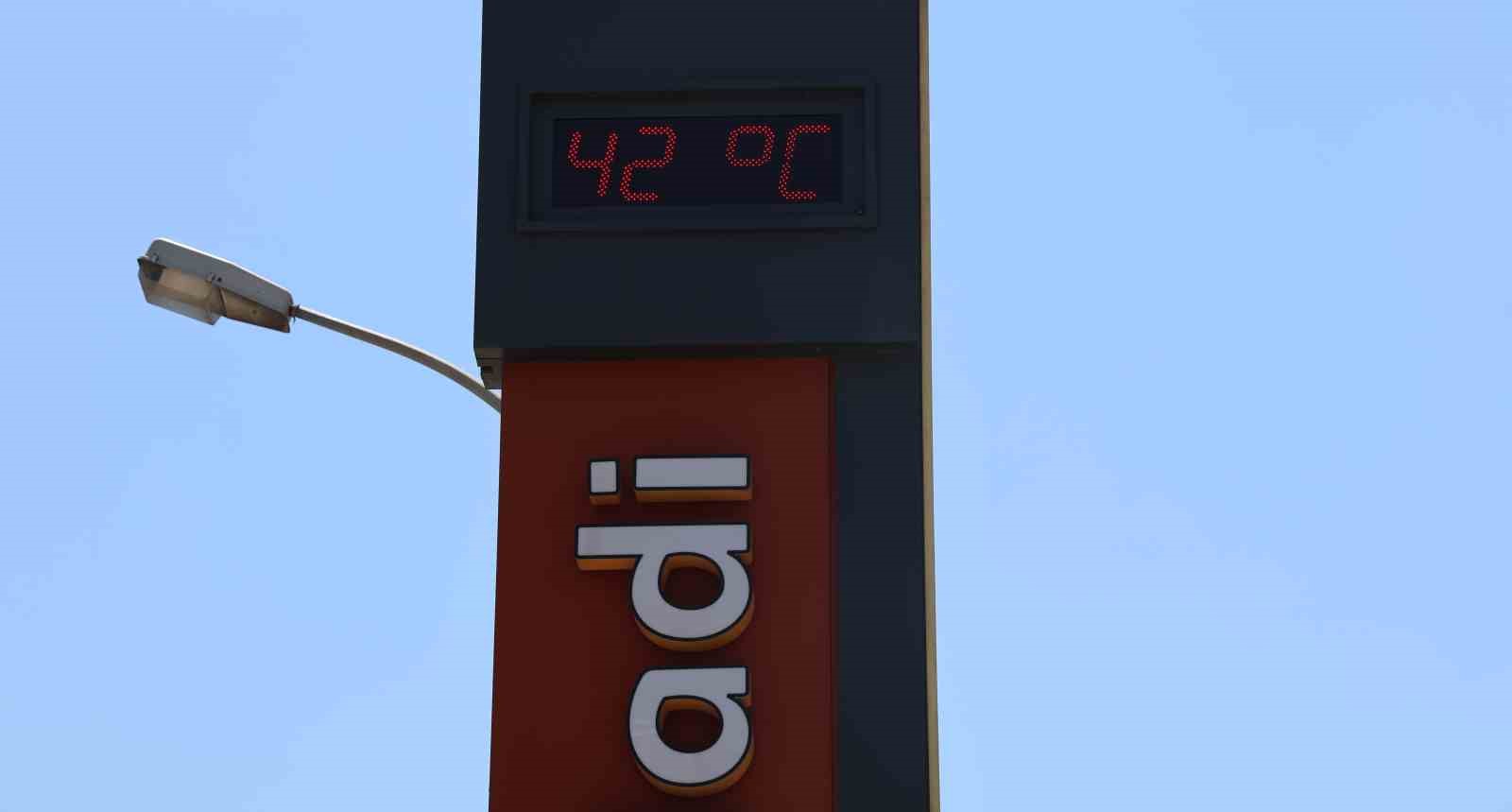 Adana'da Sıcaklık Rekoru: Termometreler 42 Dereceyi Gördü