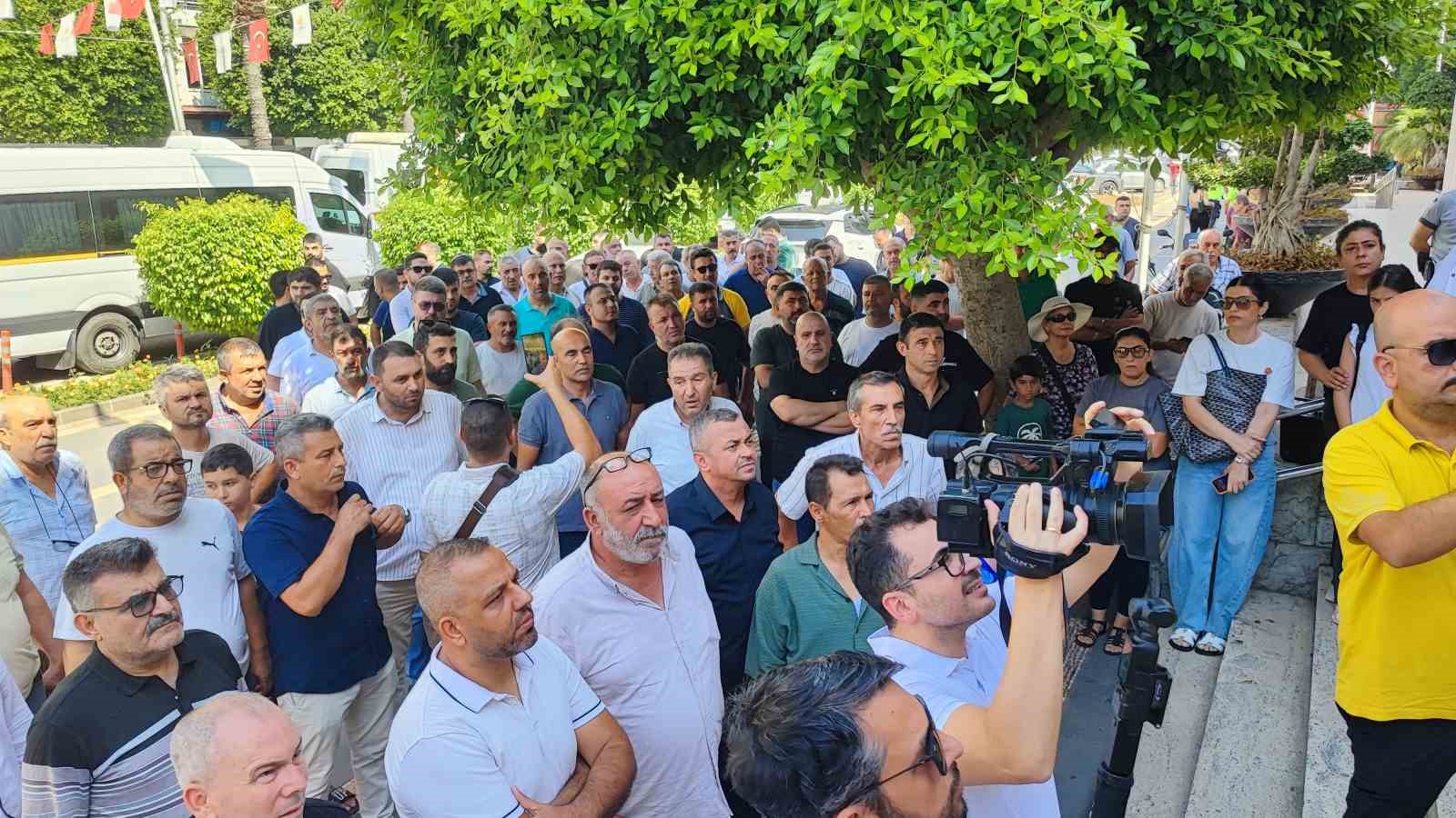 Adana'da Servisçilerden Yeni Plaka İhdasına Tepki