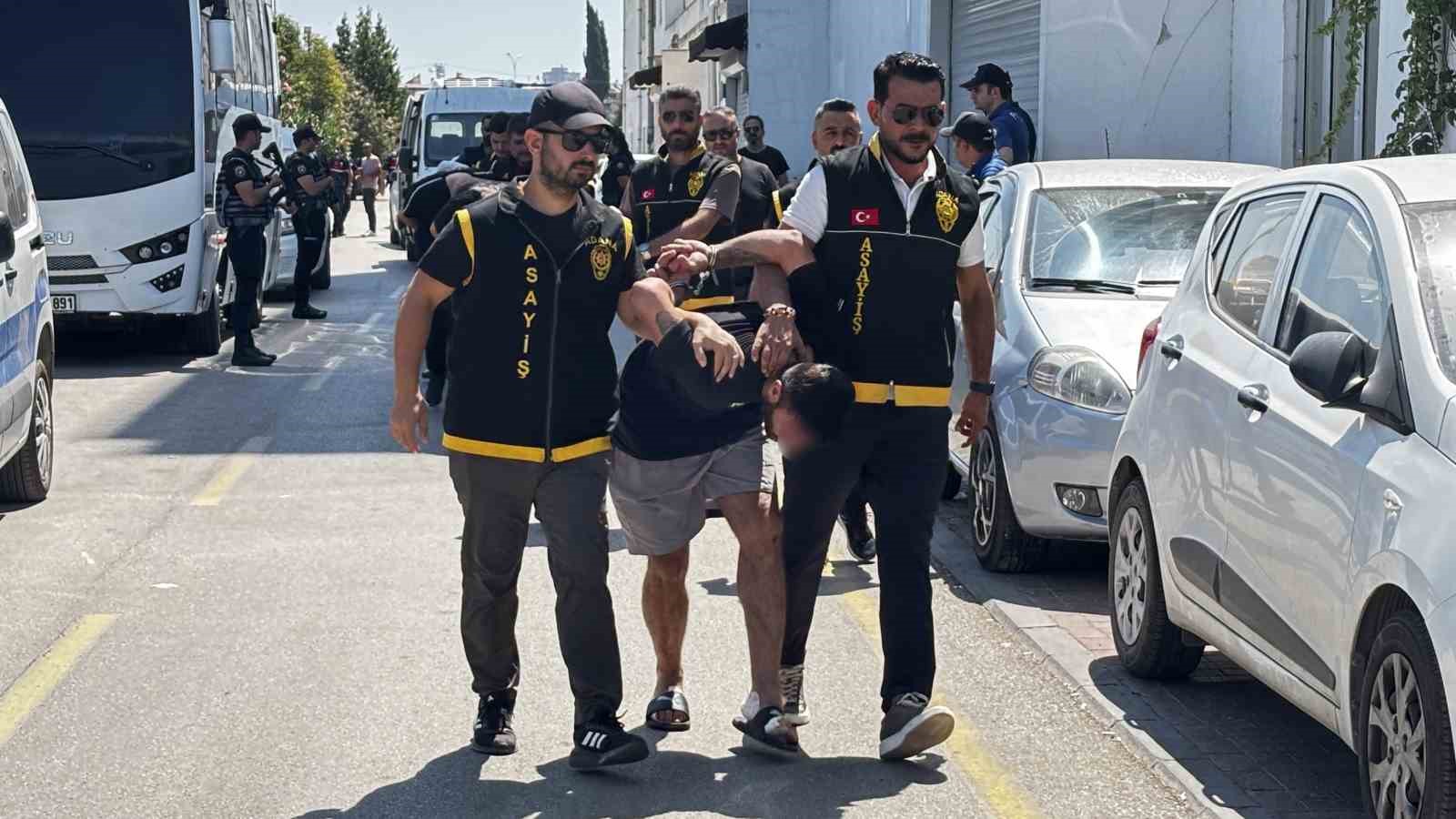 Adana'da Cinayet Şokuyla İlgili 13 Kişi Tutuklandı: Zanlı İstanbul'da Petshopta Ele Geçirildi