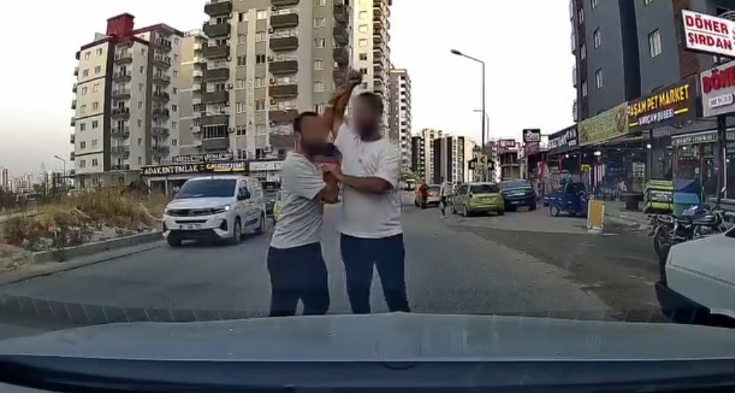 Adana’da Trafik Kavgası: Testereyle Saldırı Anbean Kaydedildi