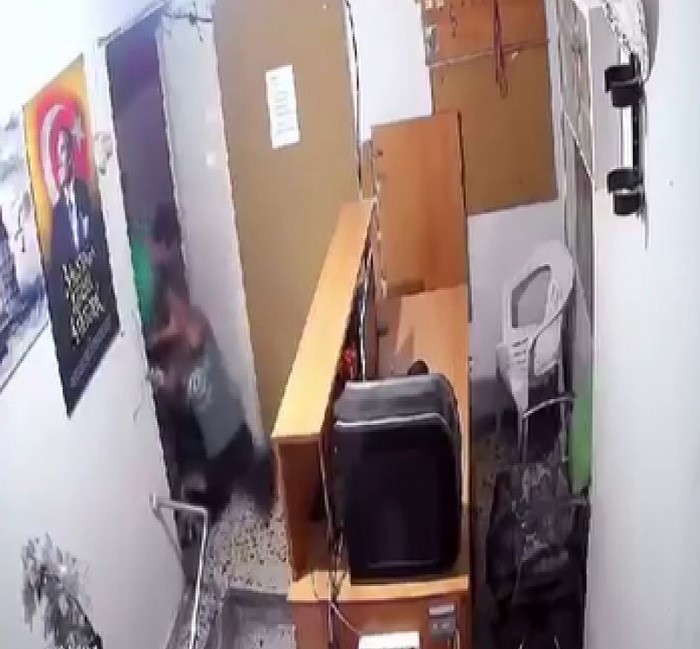 Adana'da Şiddet Gören Kadının Dramı Güvenlik Kamerasında
