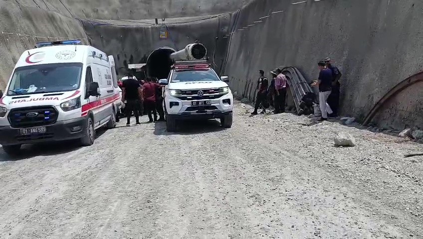 Adana'da Göçük Faciası: Bir İşçi Hayatını Kaybetti, Diğeri Ağır Yaralı