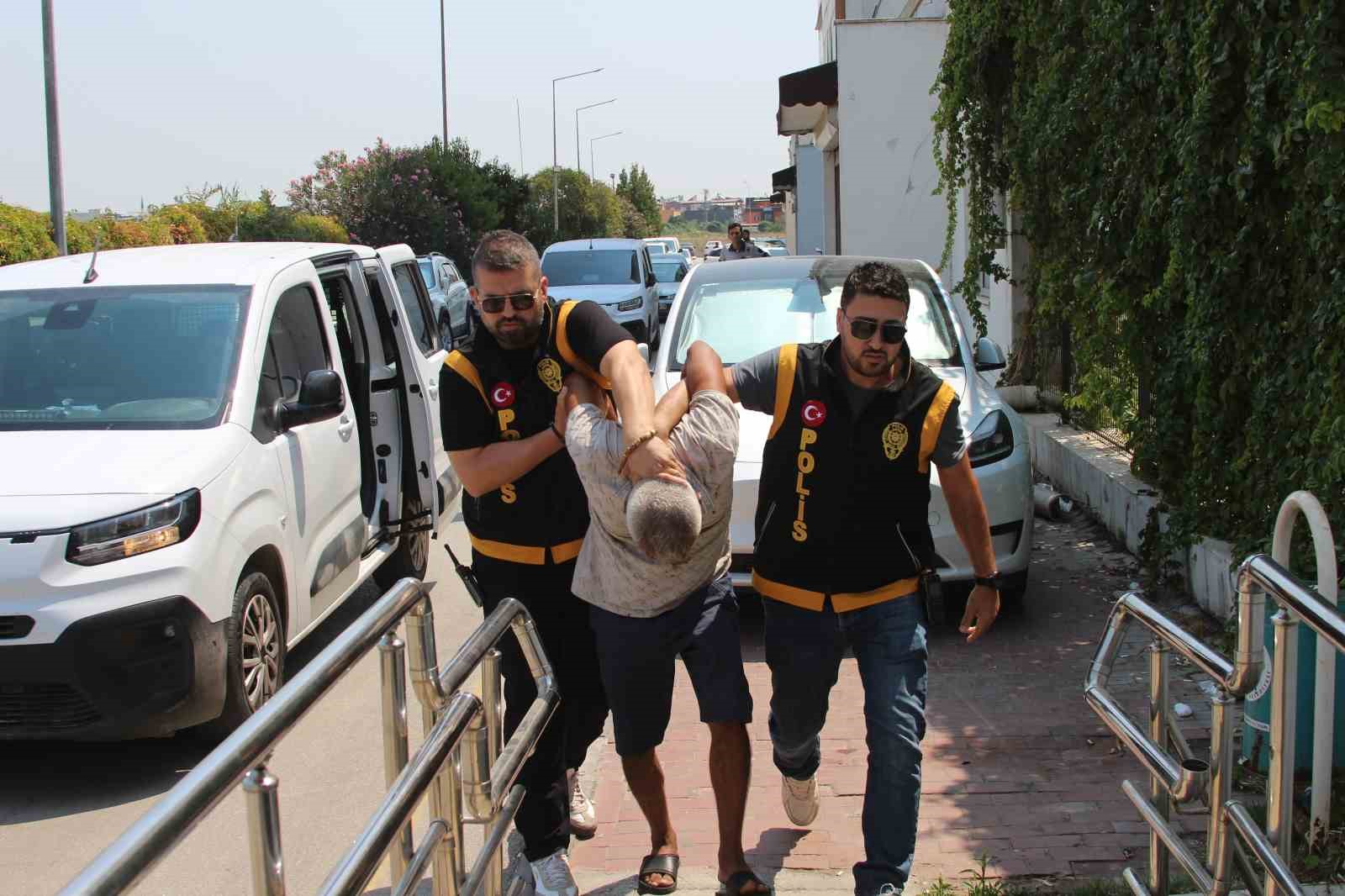 Boşanmış Eşini Bıçaklayan Şüpheli Adliyeye Sevk Edildi