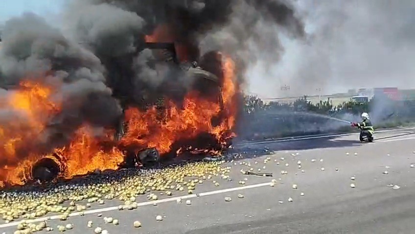 Adana'da Otoyolda Feci Kaza: Yangında Bir Kişi Hayatını Kaybetti