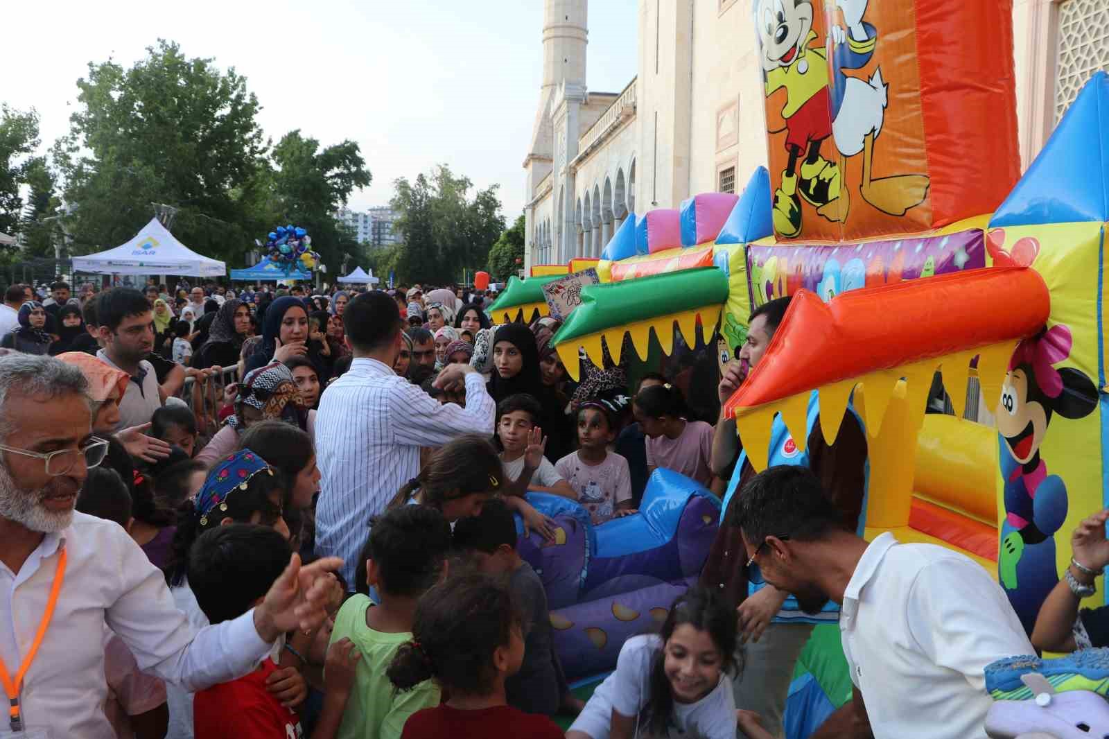 Adana’da Camiler Çocuklarla Şenlendi