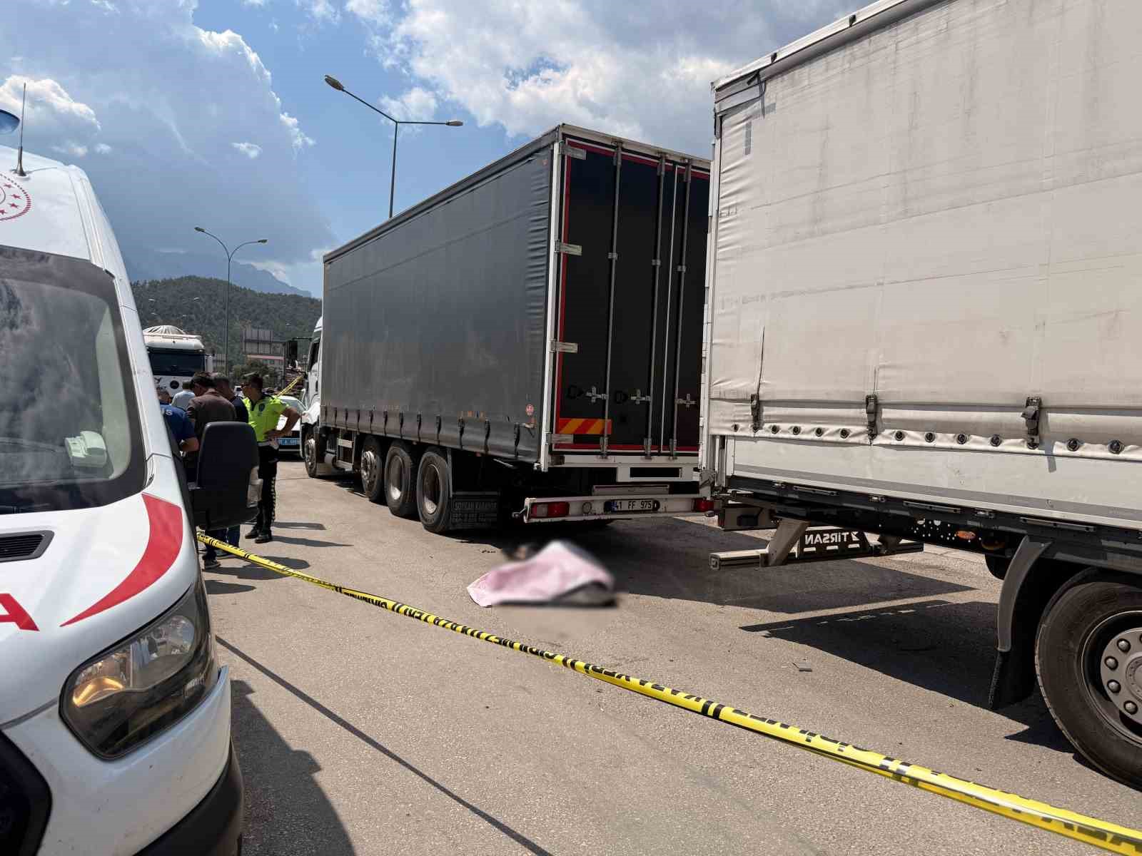 Adana'da Tır Tamiri Faciası: 62 Yaşındaki Adam Hayatını Kaybetti