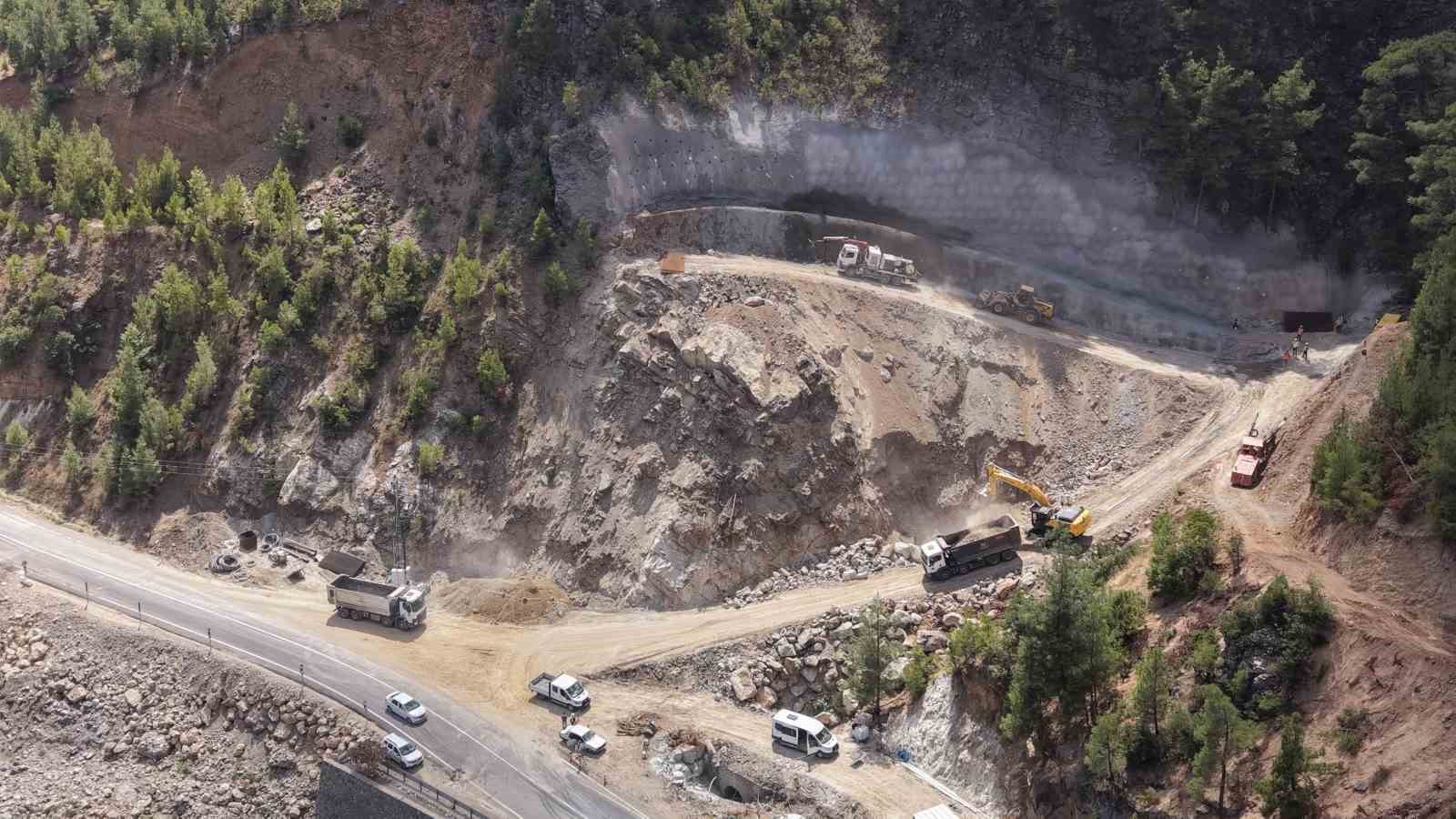 Adana'da Heyelan İslahı ve Tünel Projesi İçin İlk Adım Atıldı