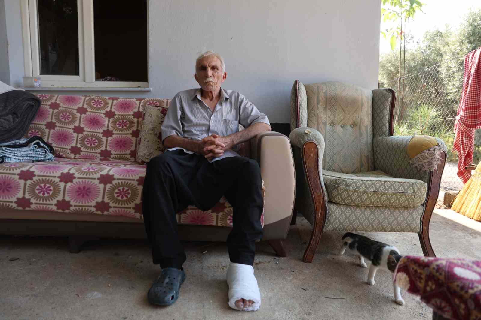 Adana'da otomobilin çarptığı yaşlı adamın feryadı: "Geçmiş olsun bile demedi!"