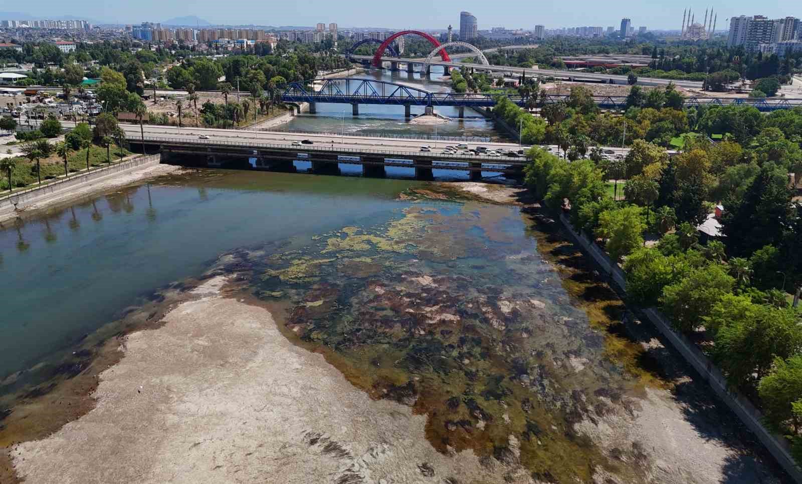 Seyhan Nehri’nde Kirlilik Sorunu: Sular Çekildi, Tepkiler Büyüyor