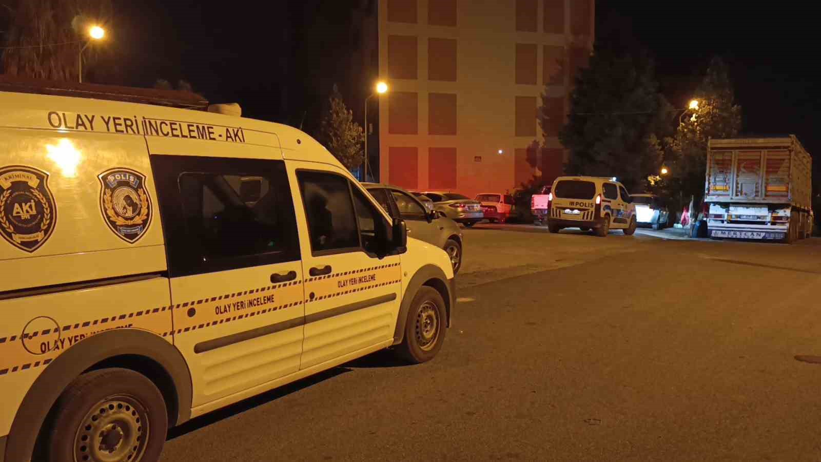 Adana'da Bıçaklı Kavga: Bir Genç Hastaneye Kaldırıldı