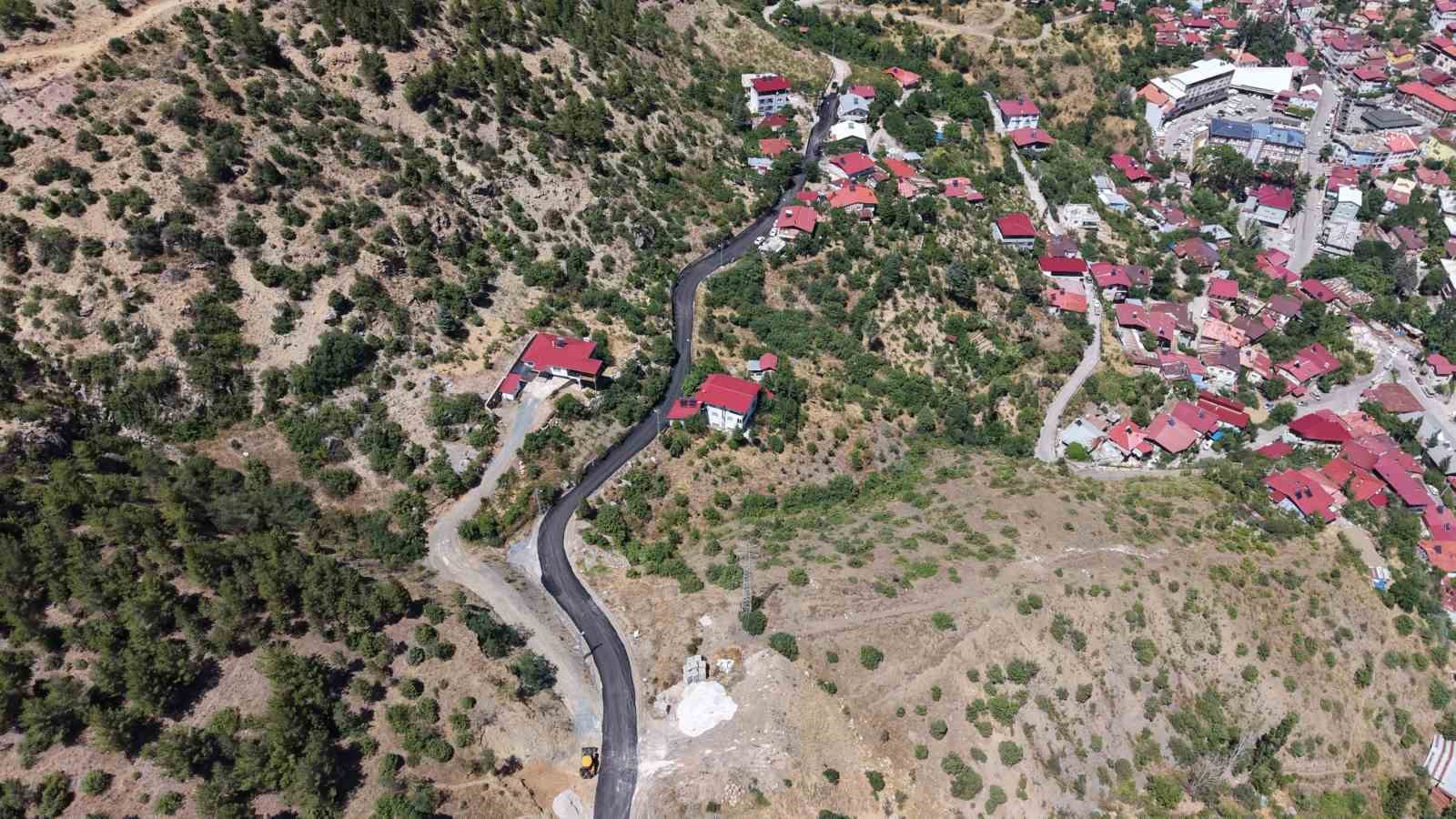 Sıcak Havalarda Asfalt Çalışmaları Devam Ediyor