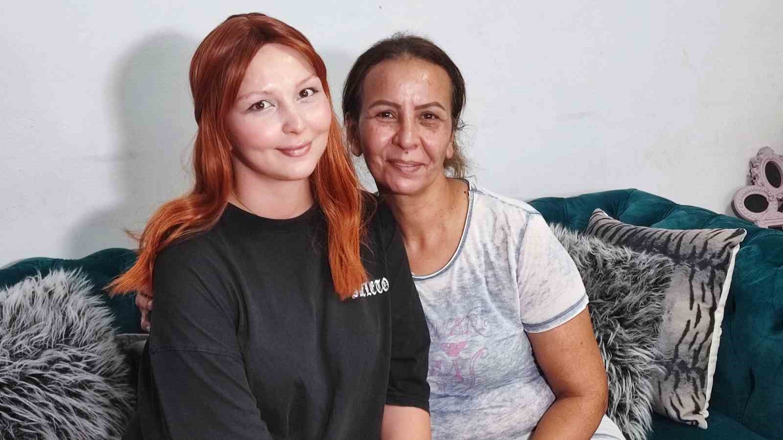 Anne ve Kızı Meme Kanserini Birlikte Yendi