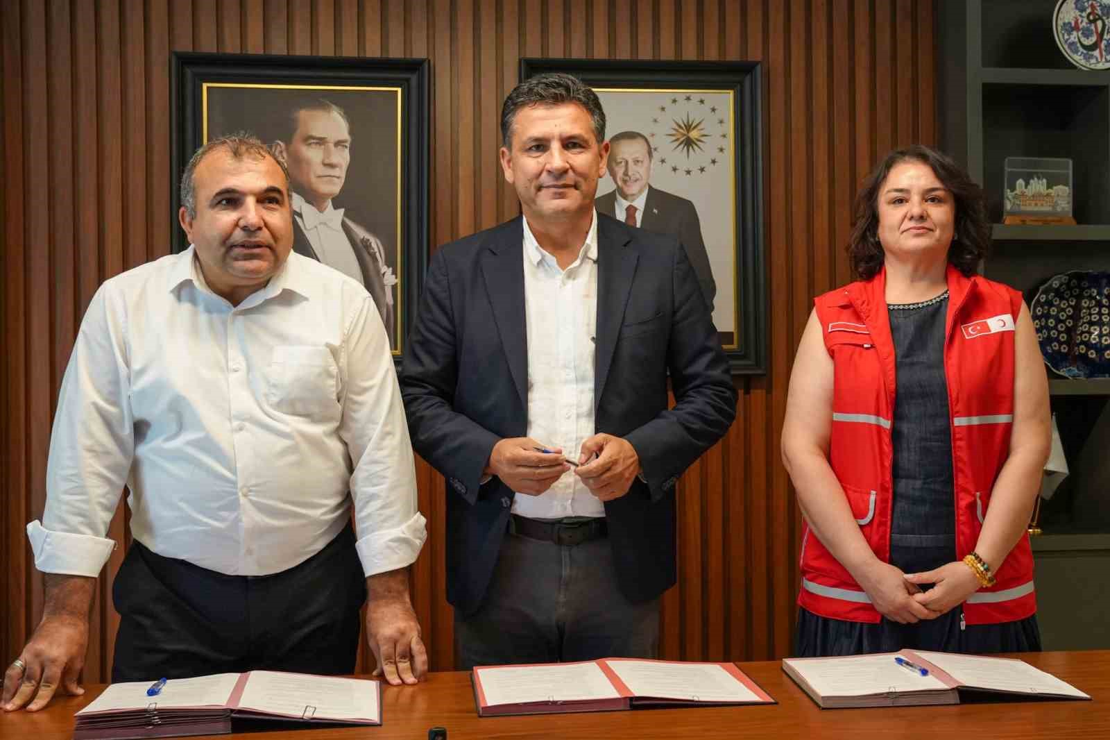Kozan'da 500 Öğrenciye Eğitim Desteği