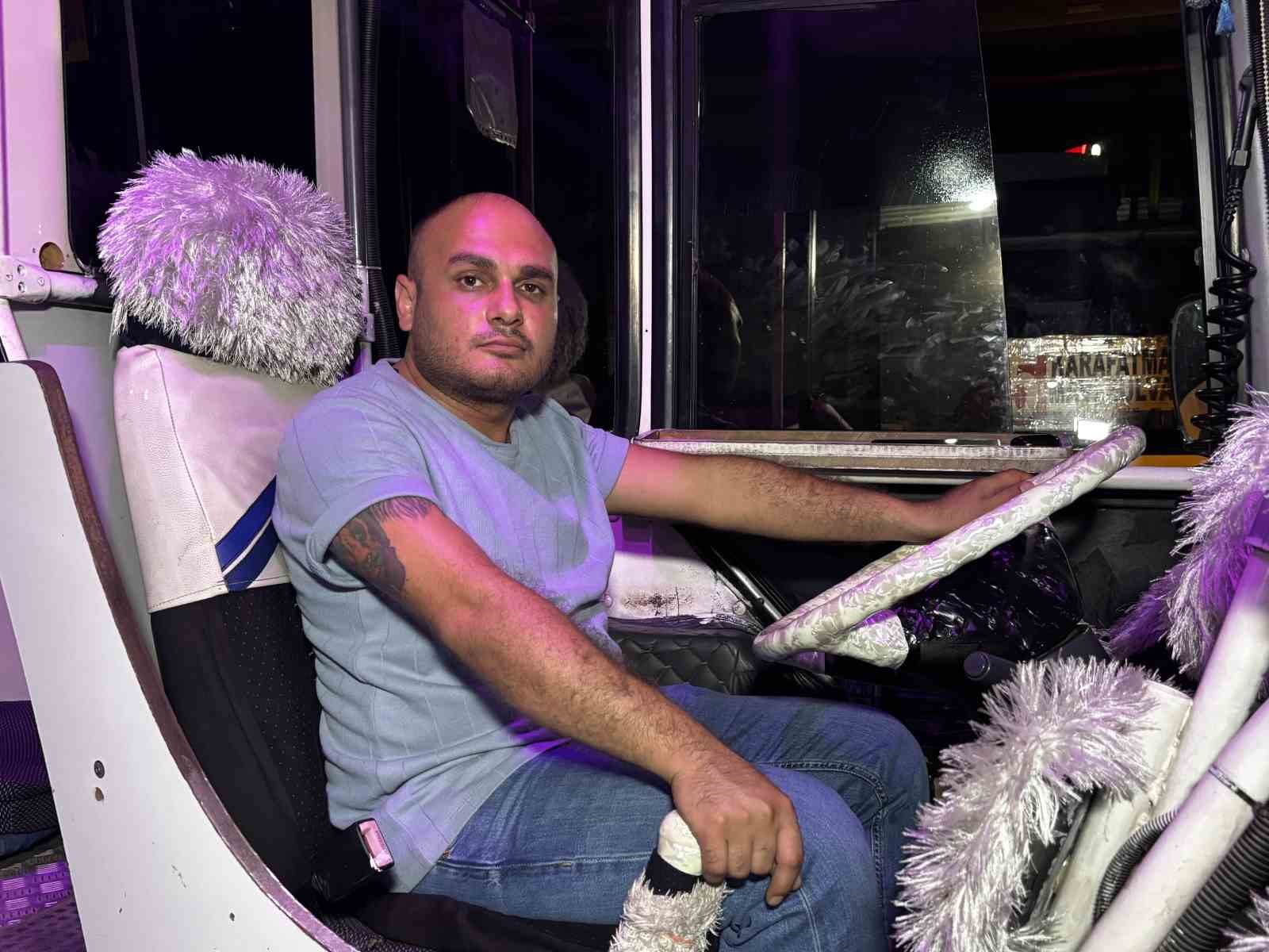Adana'da Ambulans ve Otobüs Şoförleri Arasındaki Yol Verme Tartışması Kavgaya Dönüştü