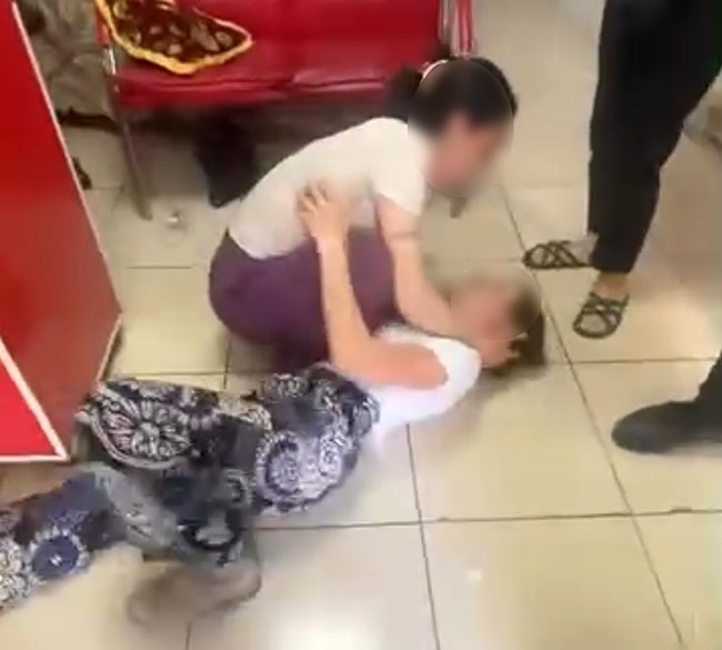 Adana'da Hırsızlık Şüphelisi Kadın, Yakalandıktan Sonra Sara Nöbeti Geçirdi