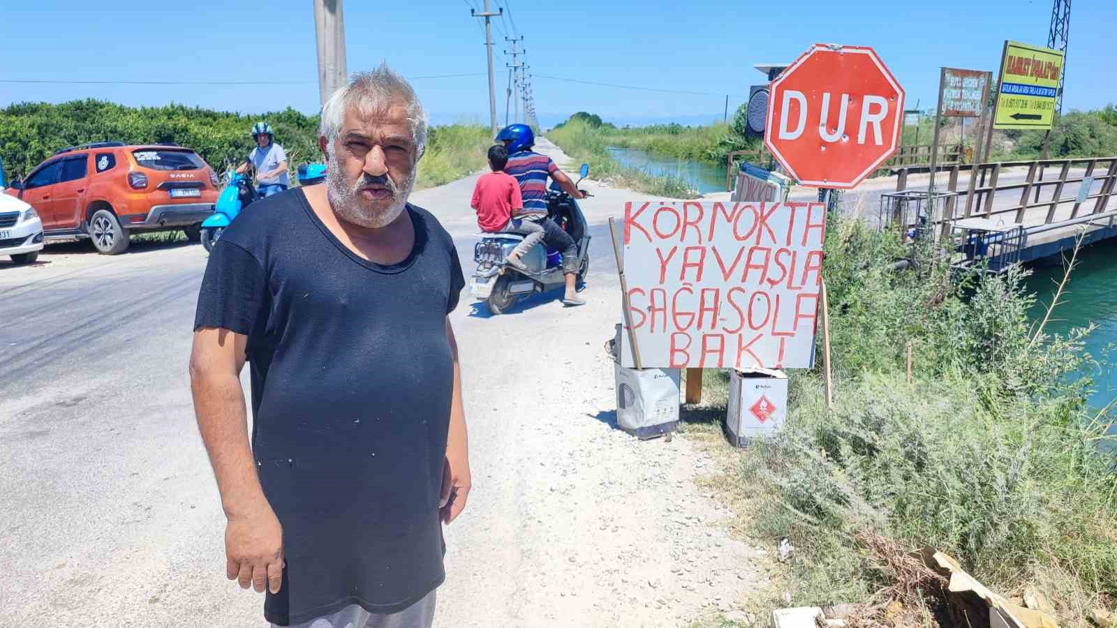 Adana'da Kazalara Karşı Vatandaşın Yaratıcı Çözümü: Uyarı Levhaları