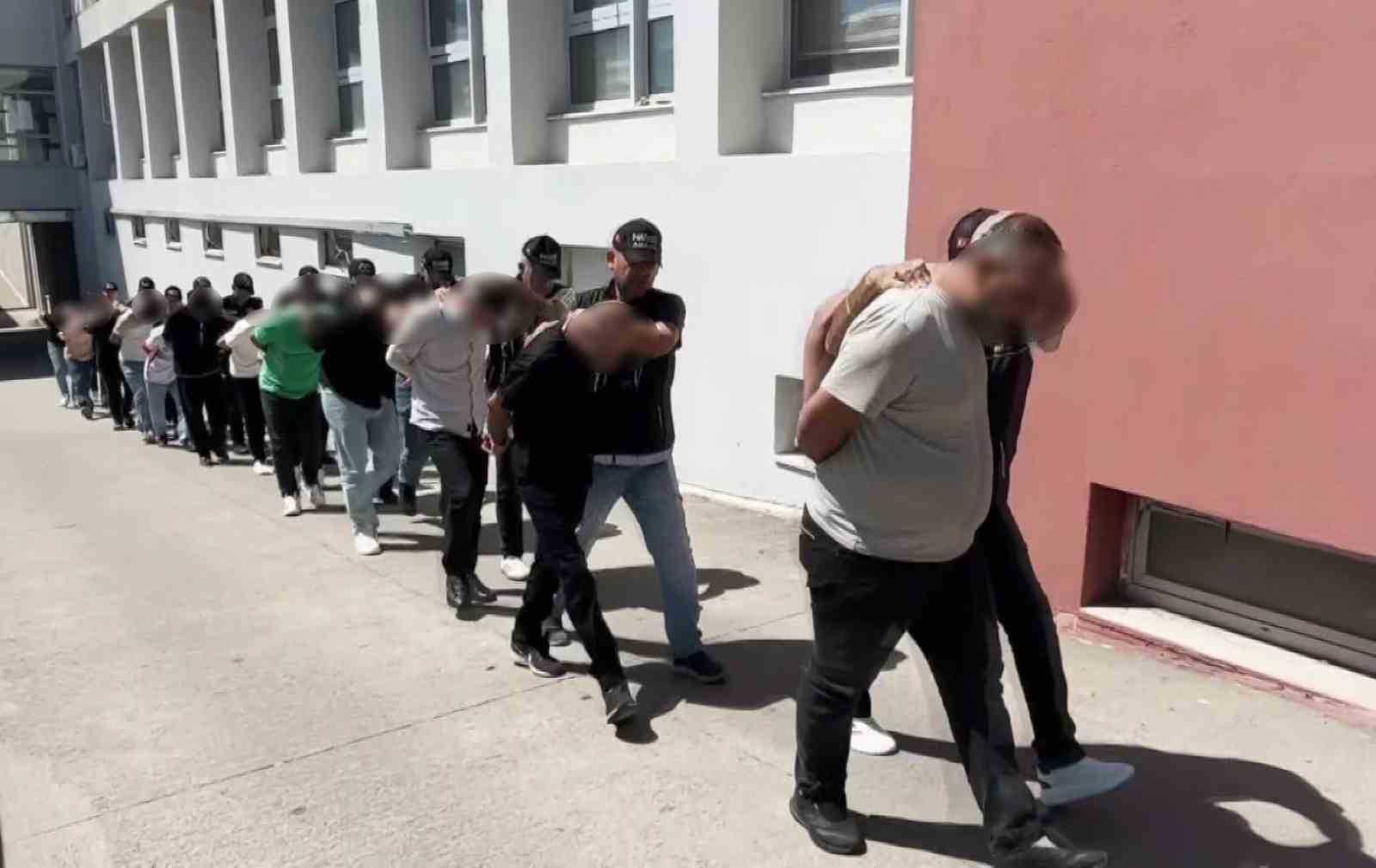 Adana'da Uyuşturucu ve Silah Operasyonu: 9 Kişi Tutuklandı