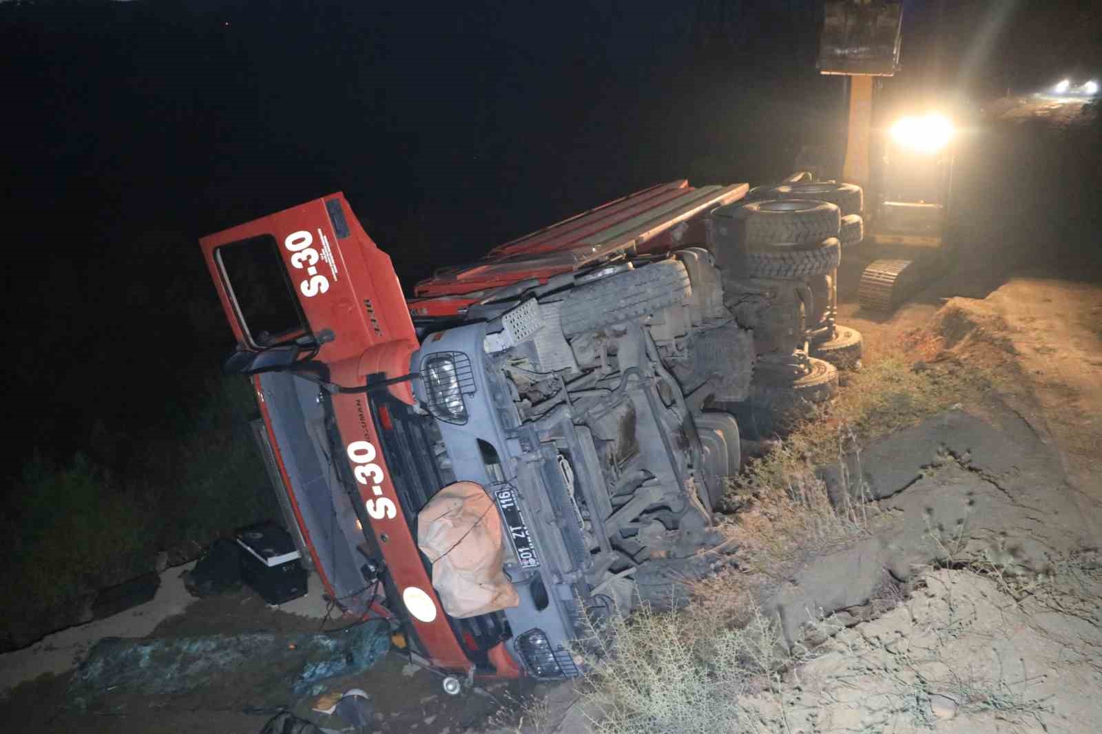 Adana'da Orman Yangınına Müdahale Ederken Arazöz Devrildi: İki İşçi Yaralı