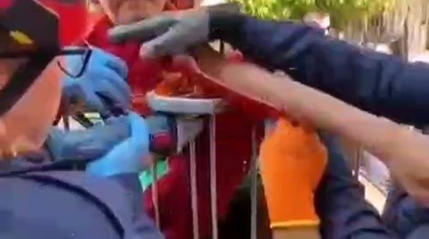 Oyun oynarken korkuluk demiriyle yaralanan çocuk hastaneye kaldırıldı
