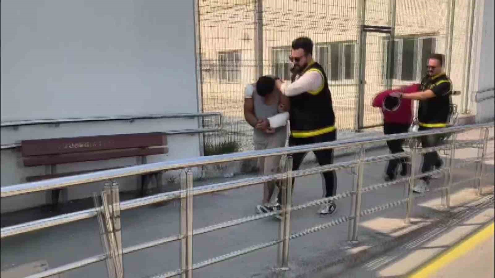Adana'da Duruşma Sonrası Roman Aileler Arasında Kanlı Kavga: 3 Tutuklama