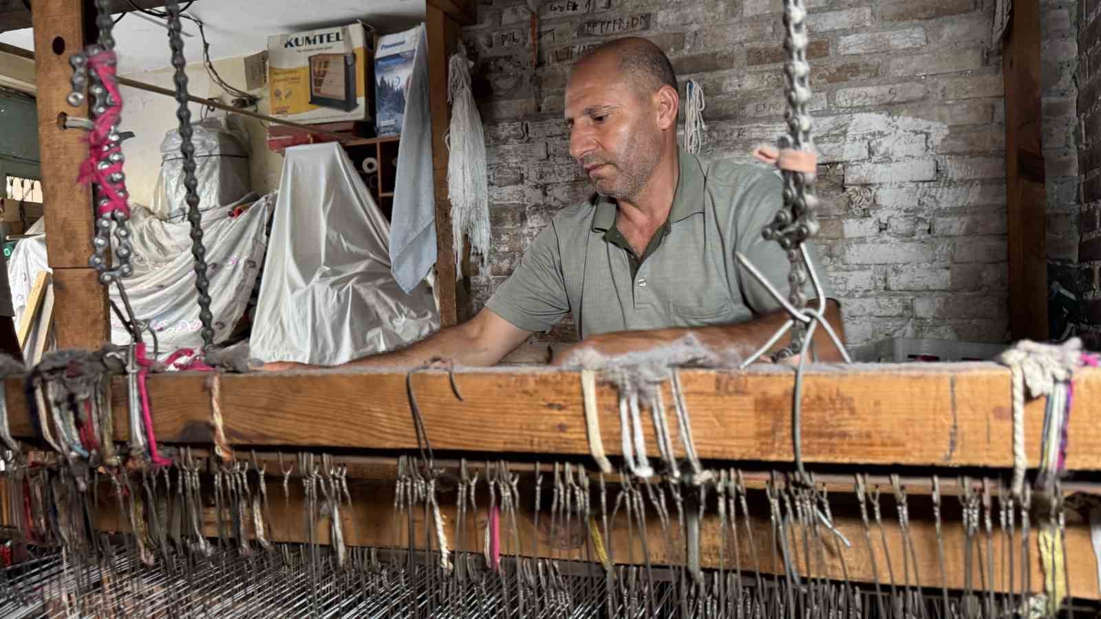 20 Yıldır Geleneksel Dokuma Sanatını Yaşatıyor