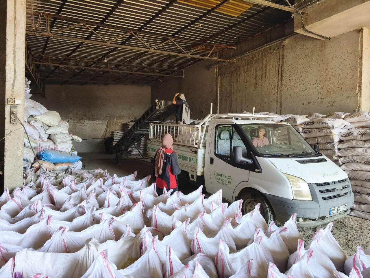 Kozan'da Yangın Mağdurlarına 24 Ton Yem Desteği