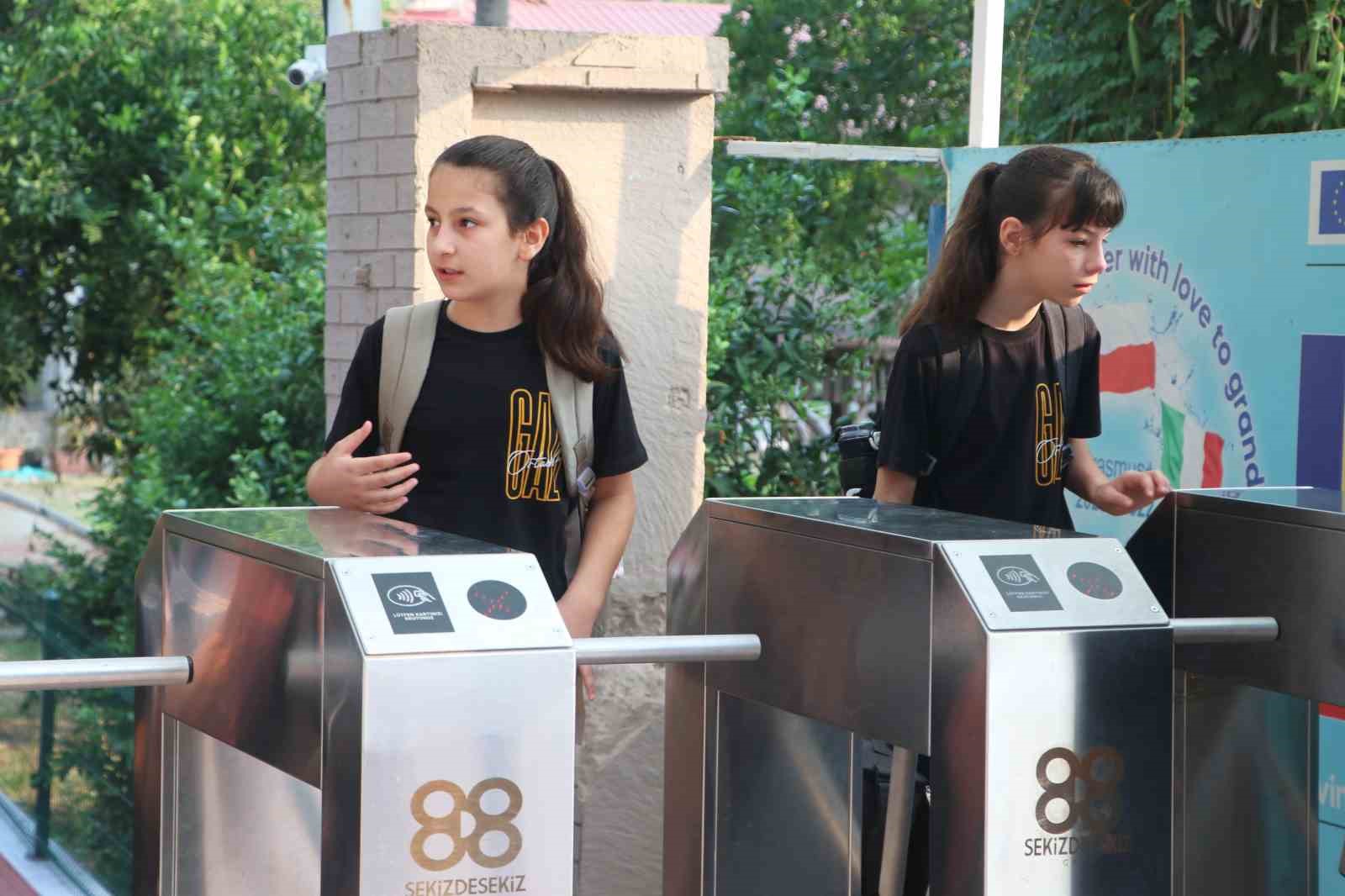 Adana'da Öğrenci Güvenliği İçin Turnike Sistemi Uygulaması Başladı