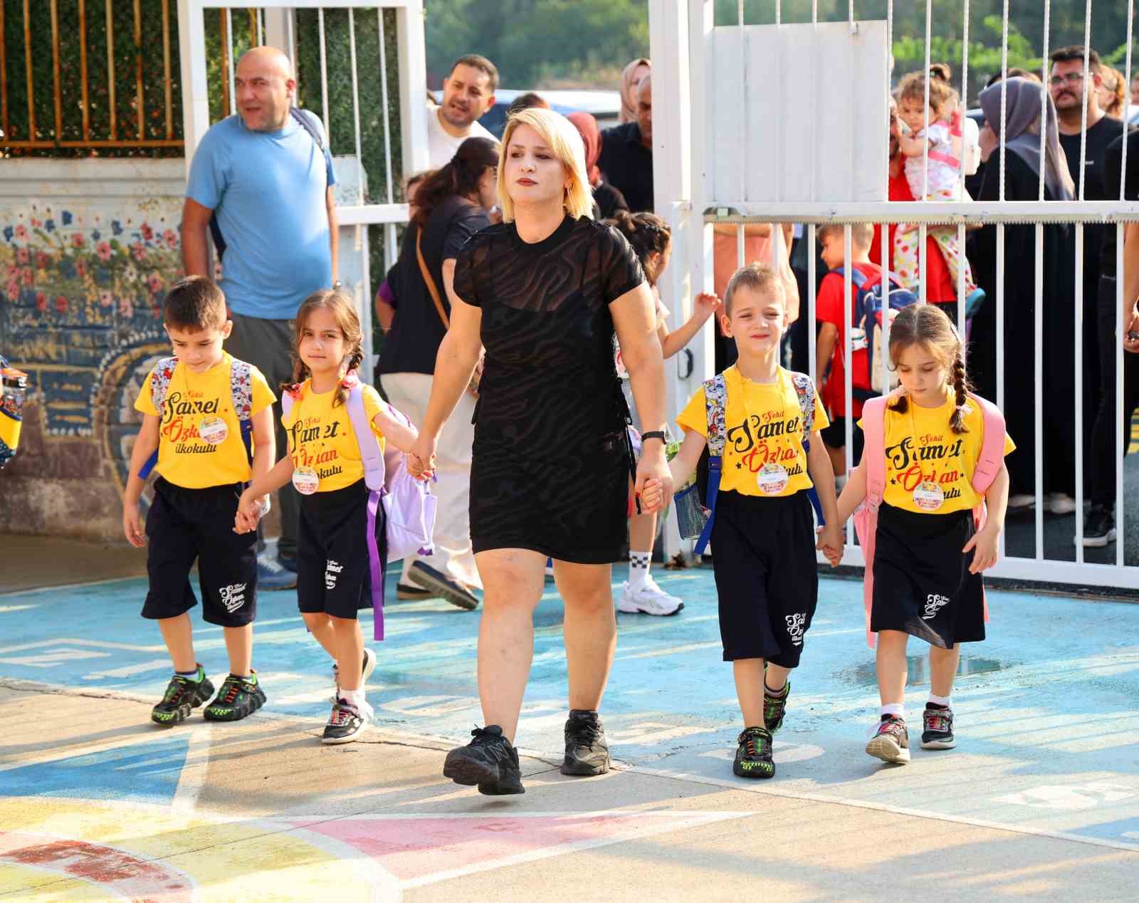 Dördüzler Okula Başladı: Adana’da Heyecan Dolu İlk Gün