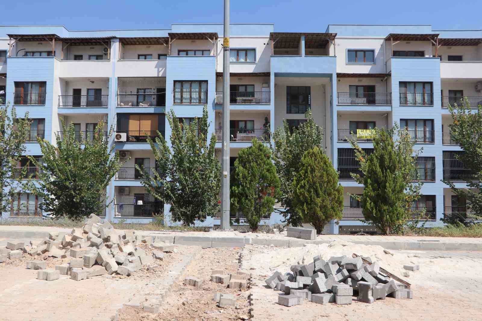 Sarıçam'da Yollar Haykırıyor: TOKİ Konutları Sıkıntıda