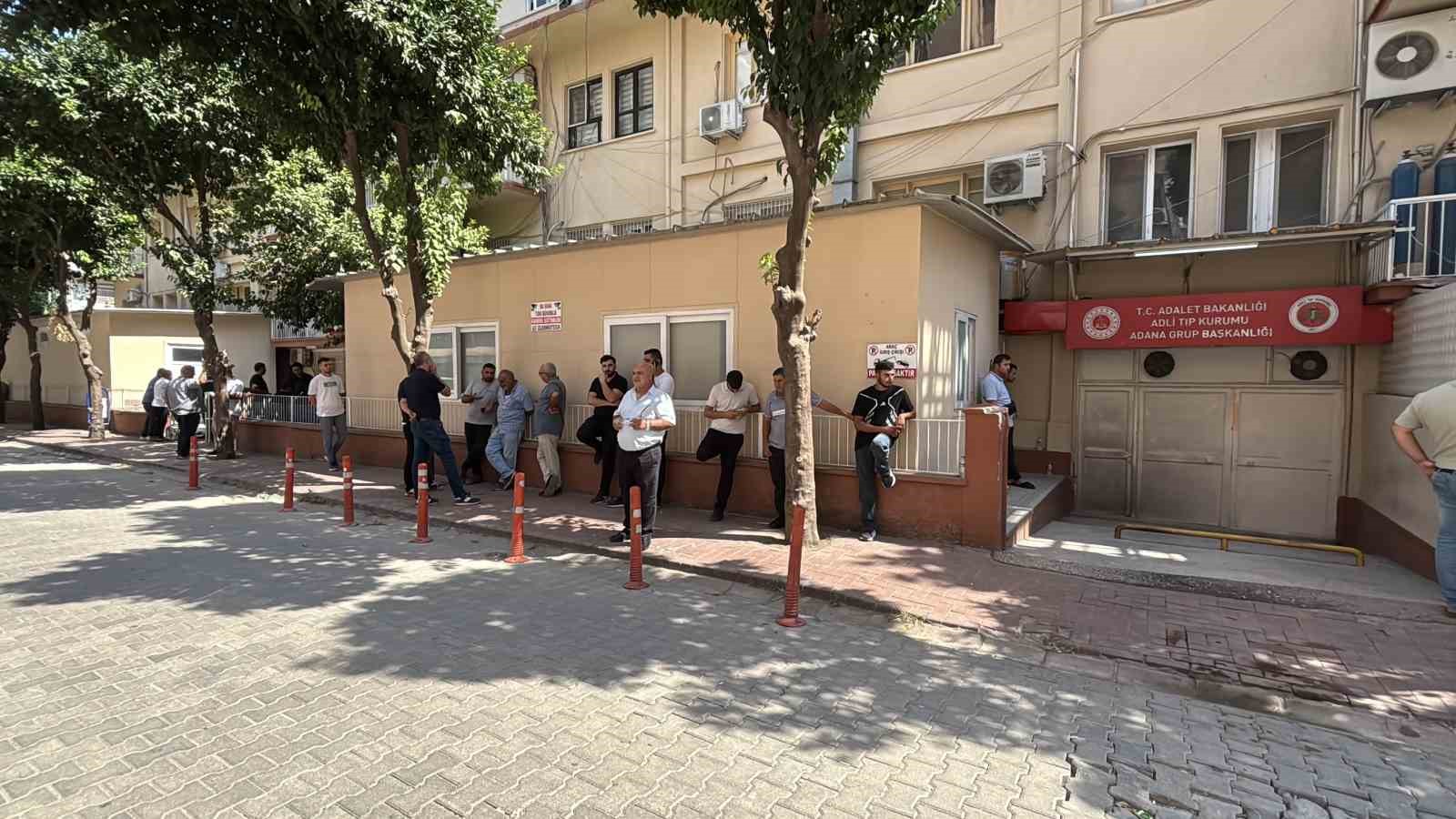 Adana'da Eşinin Silahlı Saldırısına Uğrayan Kadının Cenazesi Alındı