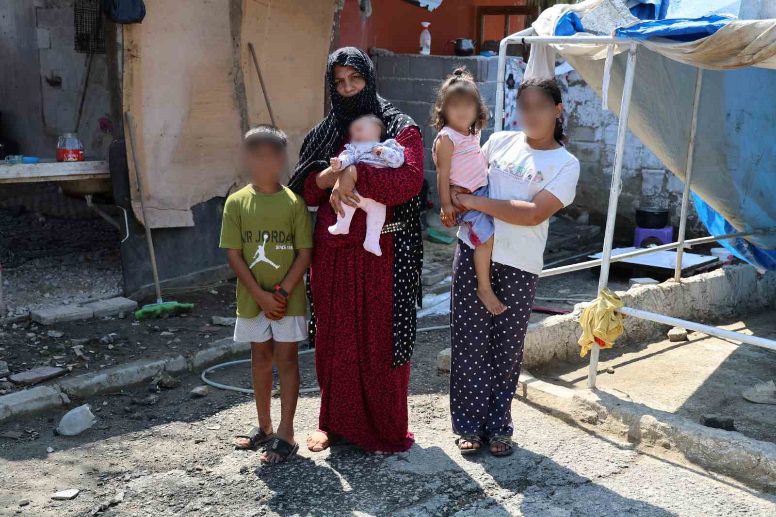 Ev Hayaliyle Dolandırılan Anne, Çocuklarıyla Ahırda Yaşıyor
