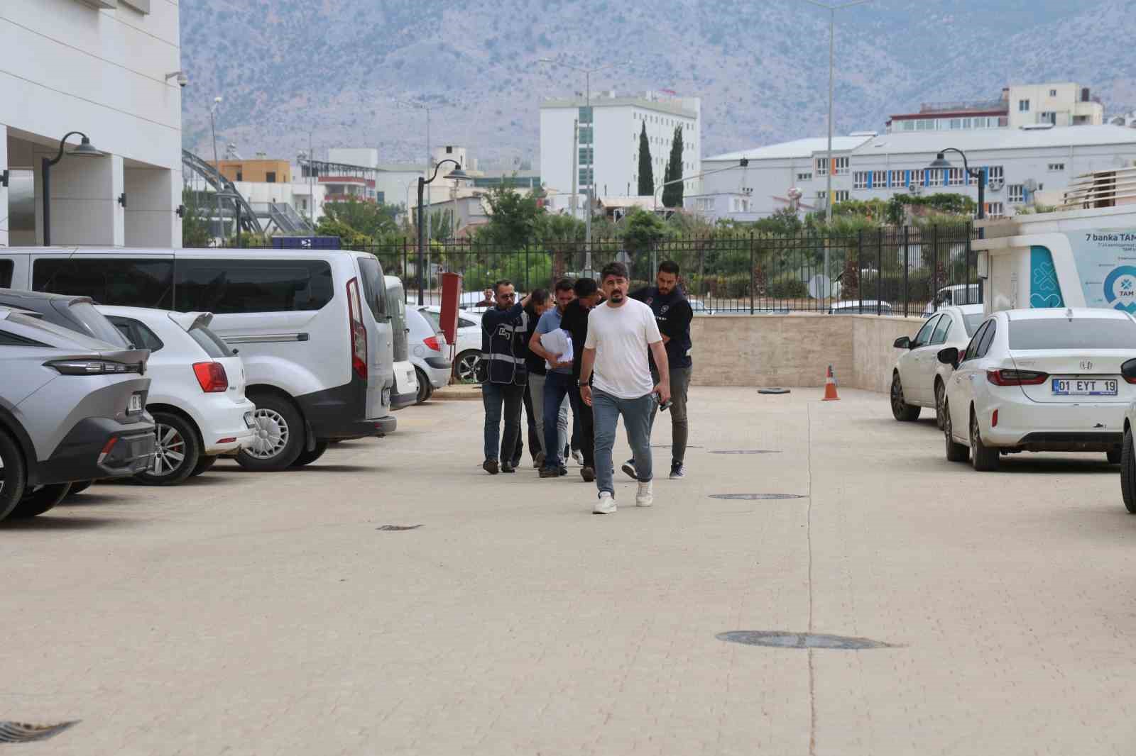 Kozan'da Silahla Tehdit ve Yaralama Suçlarından İki Kişi Tutuklandı