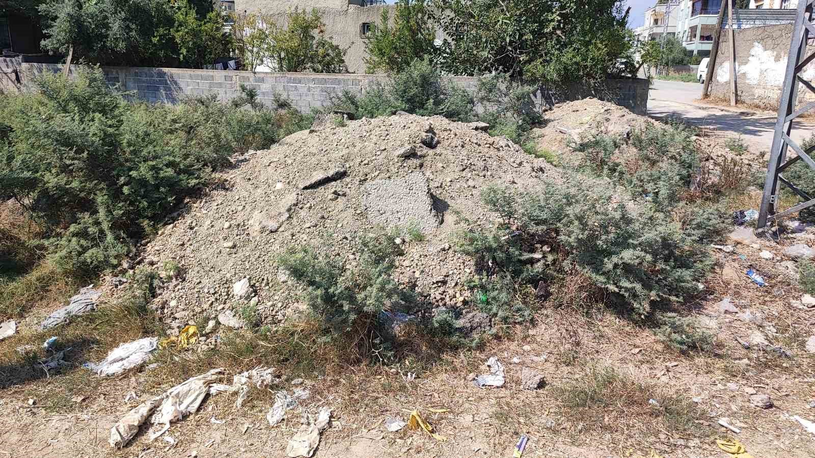 Adana'da ASKİ'nin Altyapı Çalışmaları Sonrası Biriken Atıklar Tepki Topladı