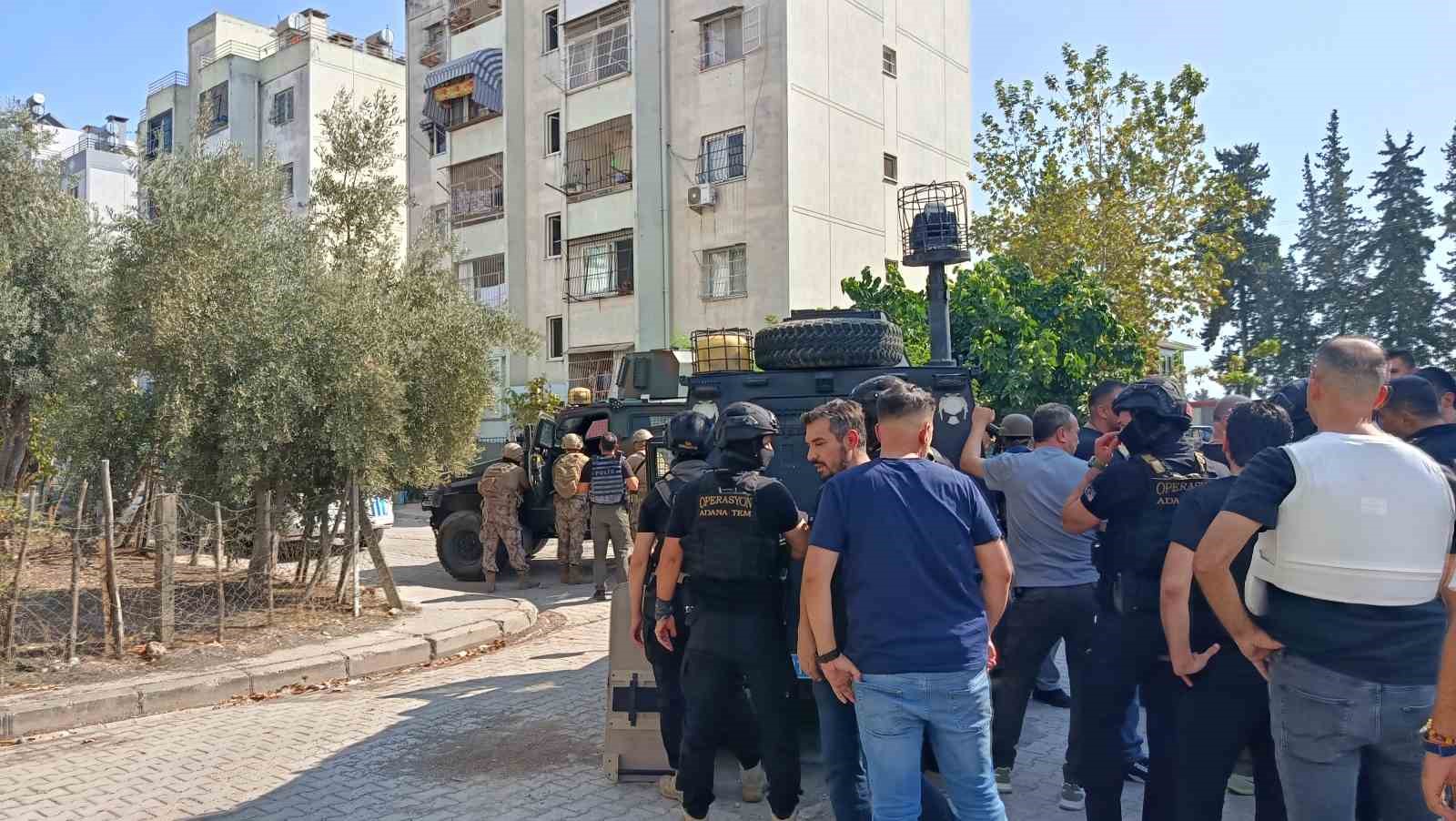 Adana'da Hapis Cezası Olan Şahıs, Patlayıcıyla Polise Direndi