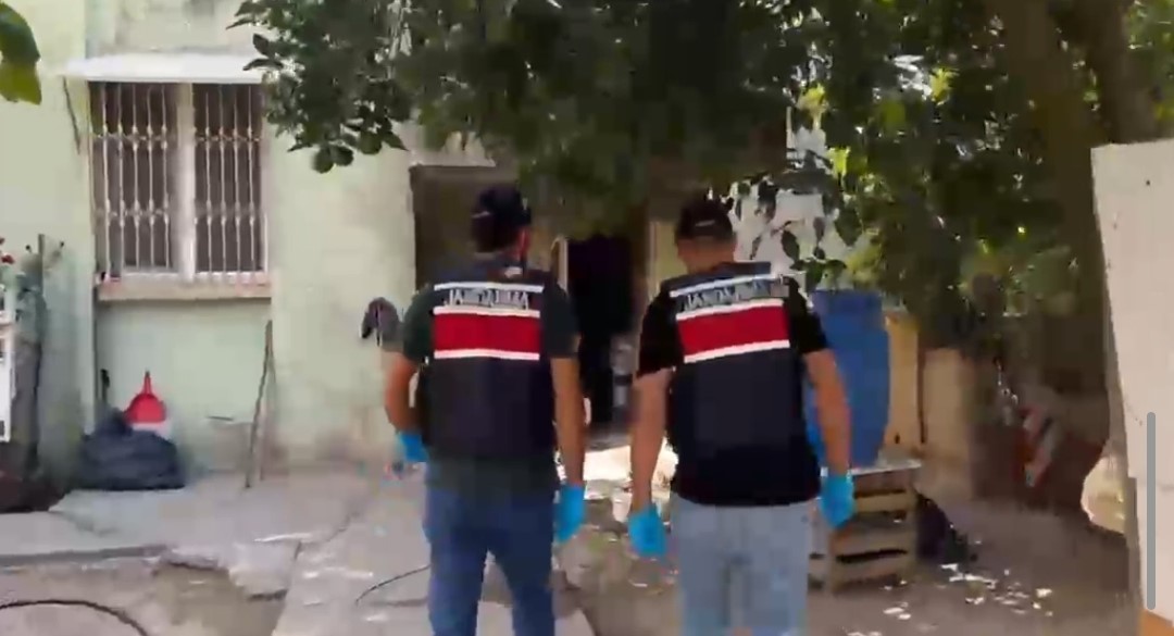 Adana'da Kaçak Alkol Operasyonu: 1 Ton 670 Litre Ele Geçirildi