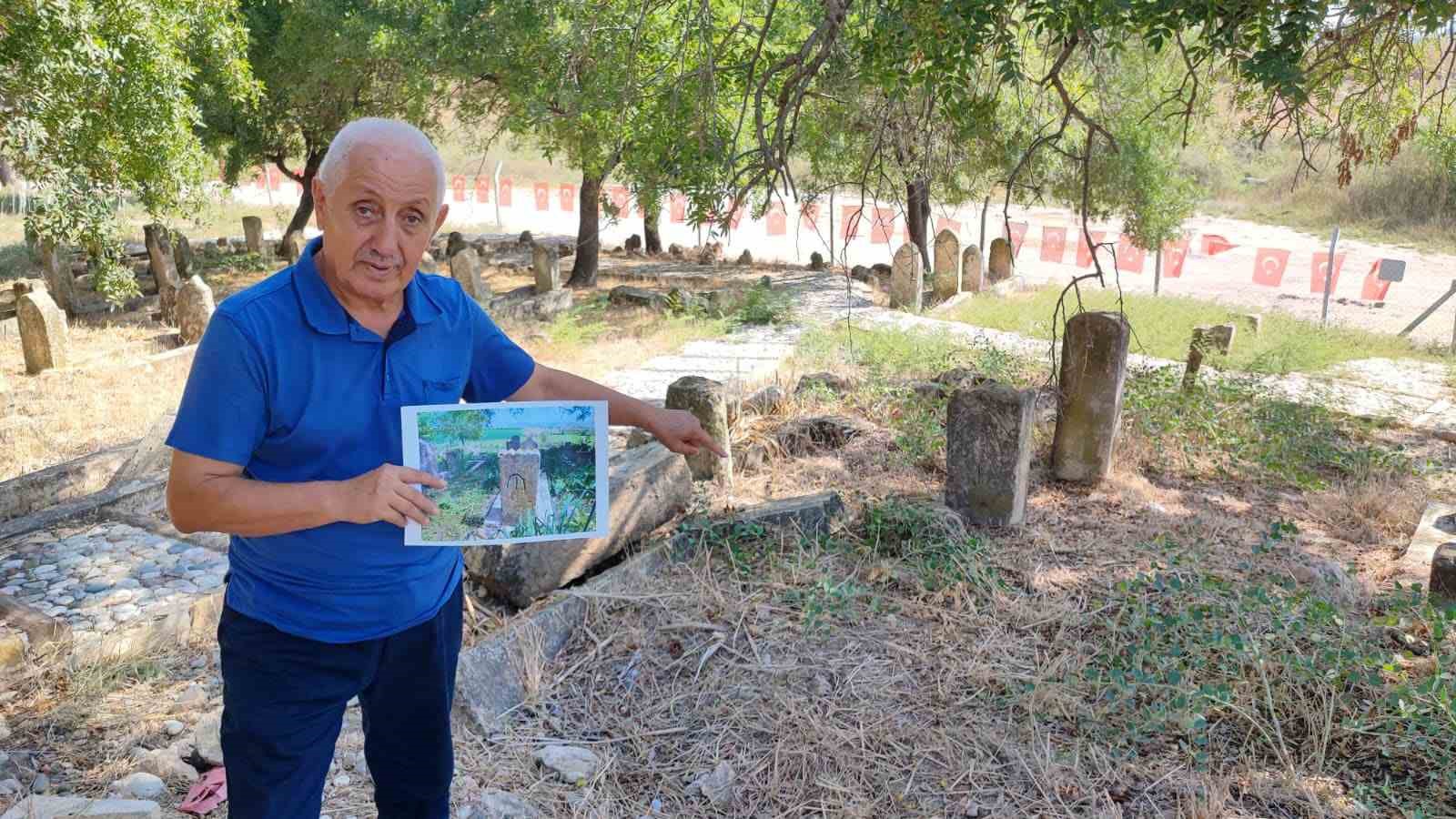 Adana'da Tarihi Mezarlıkta Skandal: Ok İşaretli Mezar Taşı Çalındı