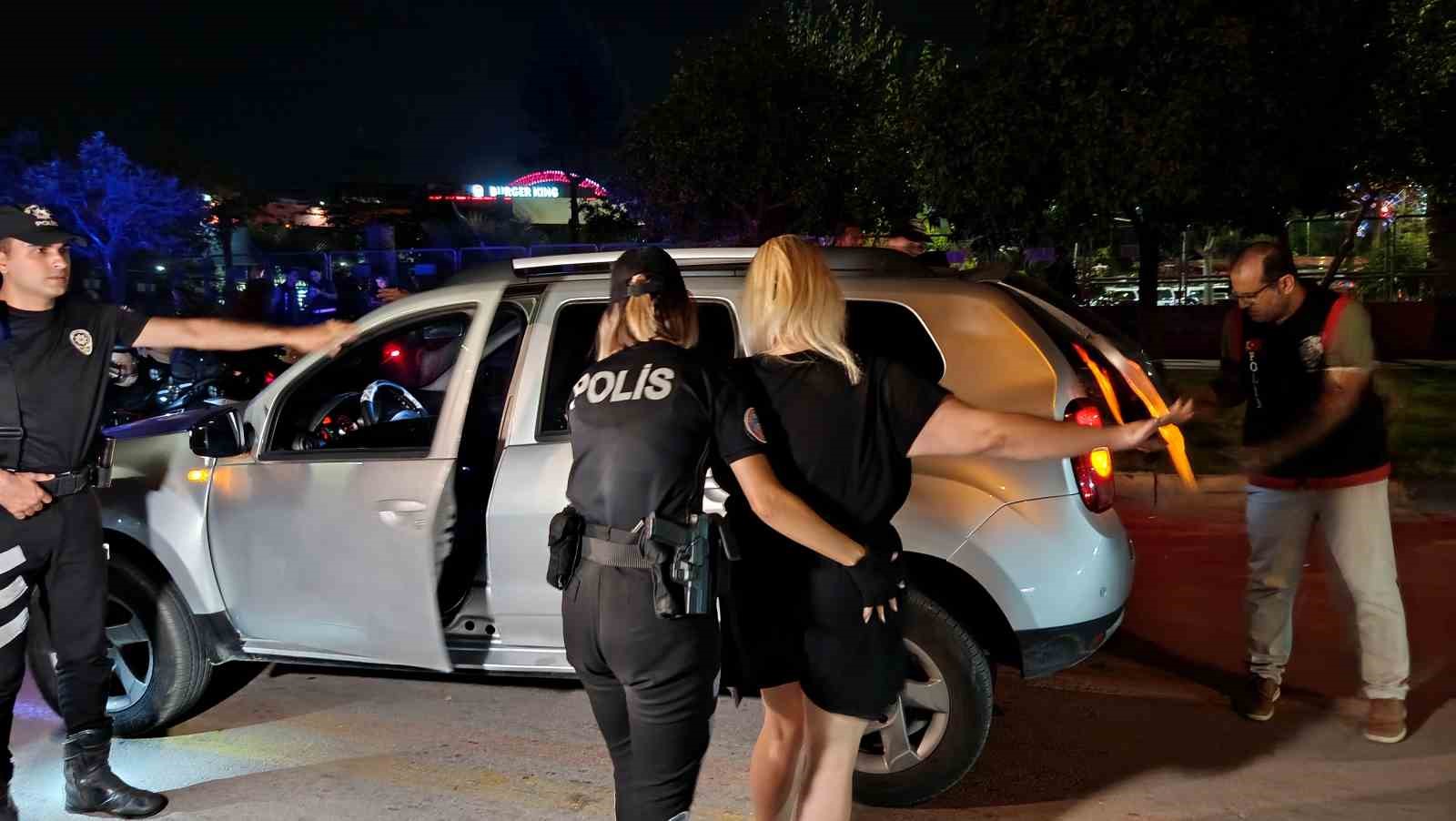 Adana'da Güvenlik Operasyonu: 66 Gözaltı, 2 Bin Uyuşturucu Hap Ele Geçirildi