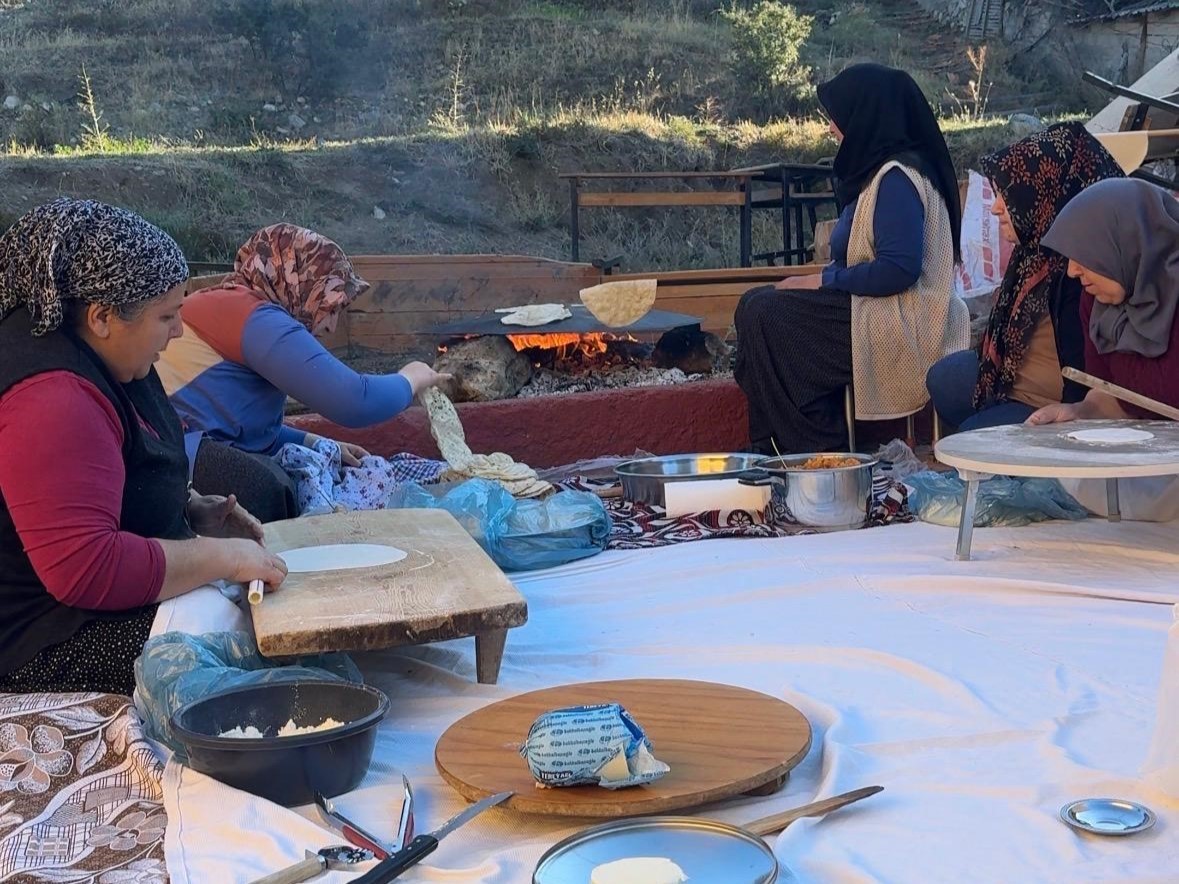 Adana'da Öğrencilerin Ürettiği Lezzetler Sofraları Şenlendirdi