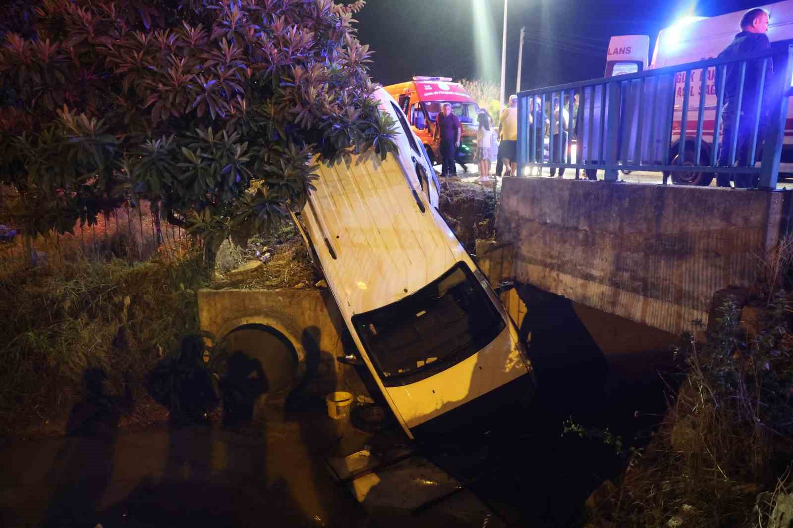 Adana'da Şiddetli Yağışlar Kaza Getirdi: 2 Yaralı