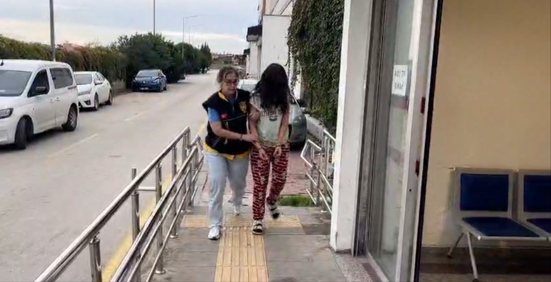 Adana'da Pencere Faciası: İki Kişi Tutuklandı