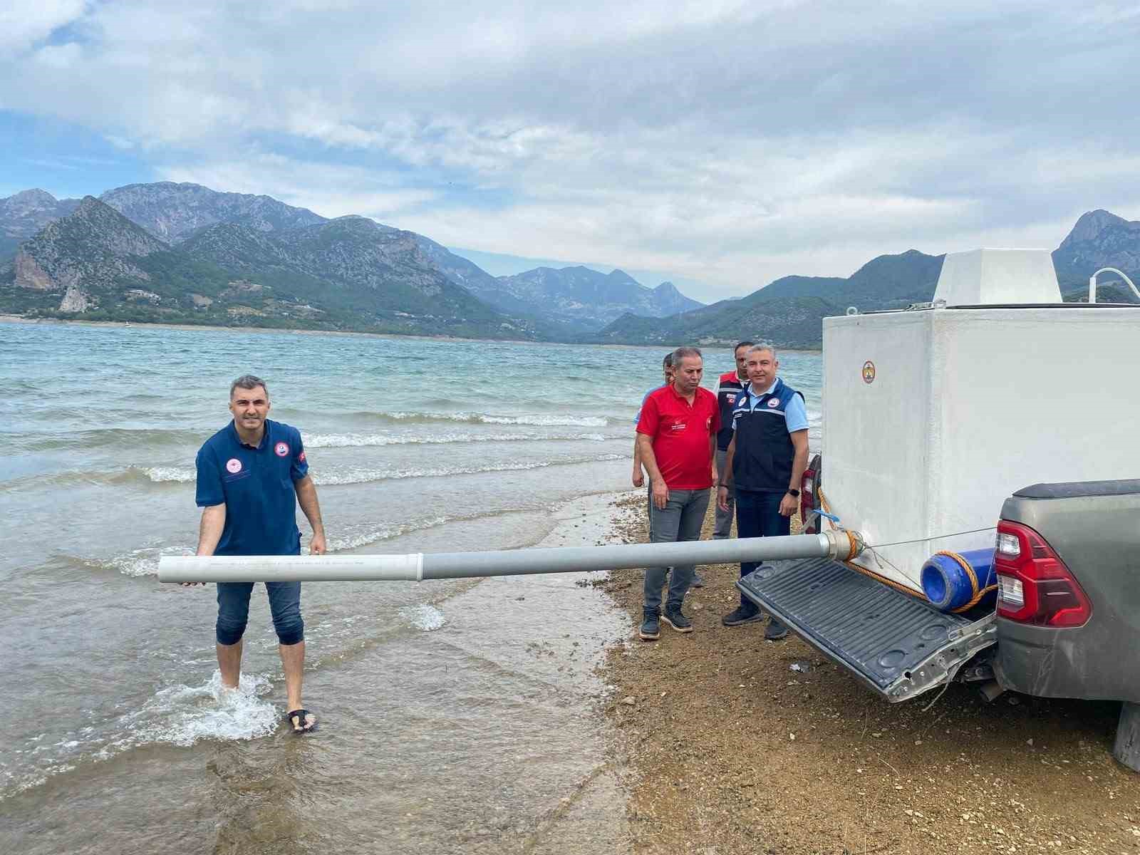 Kozan’da 665 Bin Sazan Yavrusu Su Kaynaklarına Bırakıldı!