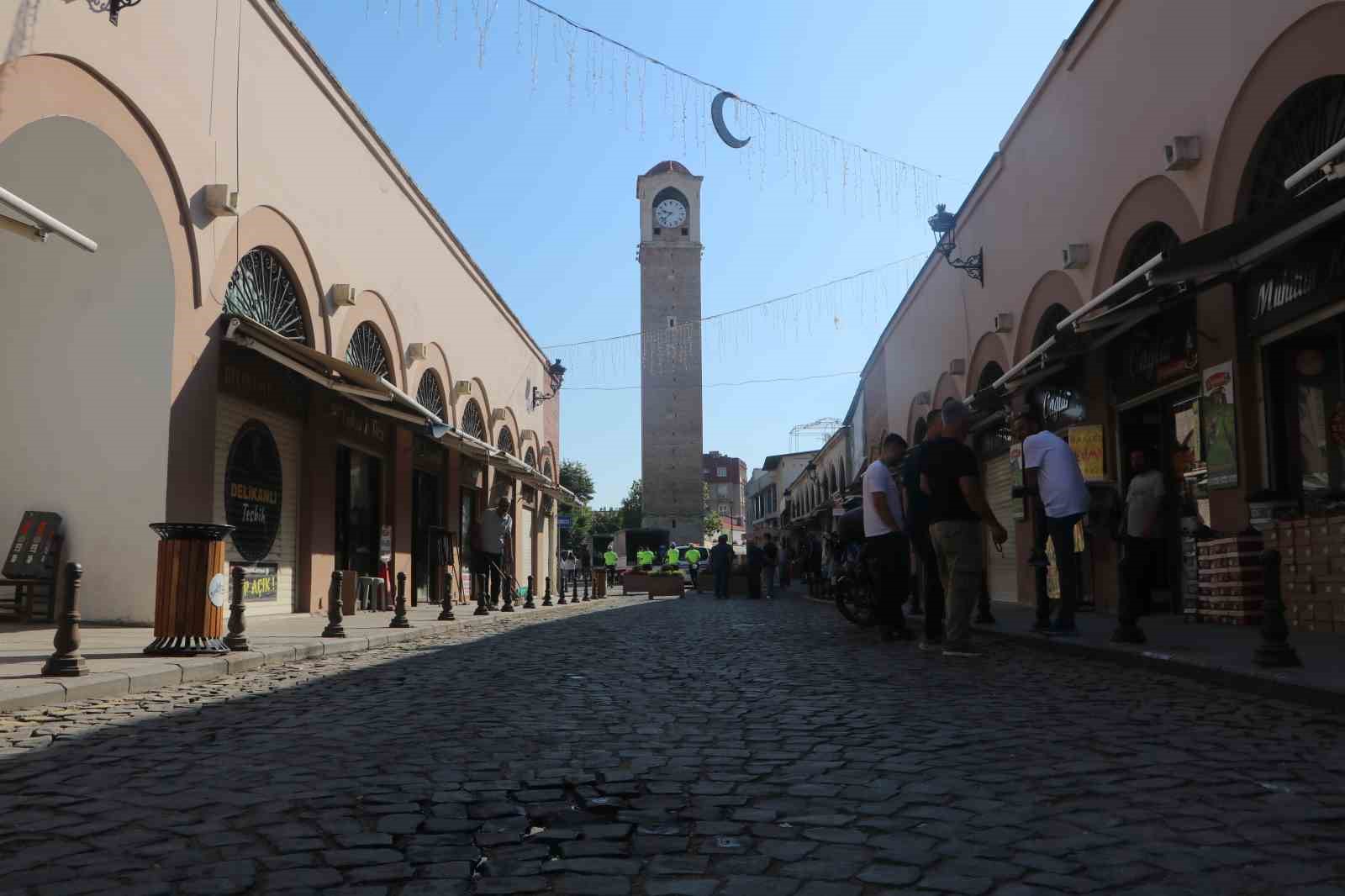 Büyük Saat Kulesi’nin Bulunduğu Cadde Artık Araç Trafiğine Kapalı
