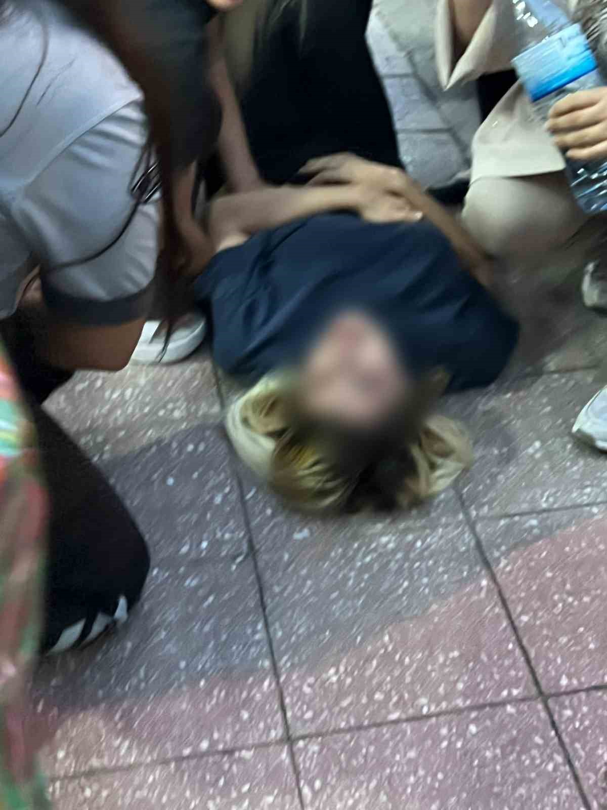 Adana'da Dehşet: Kadın Yolda Yürürken Kocası Tarafından Bıçaklandı