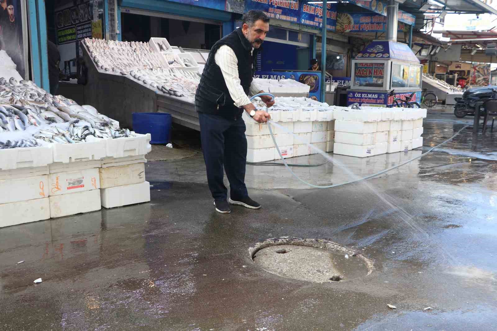Balıkçılar Pazarı'nda Kanalizasyon Sorunu: Esnaf Çaresizlik İçinde